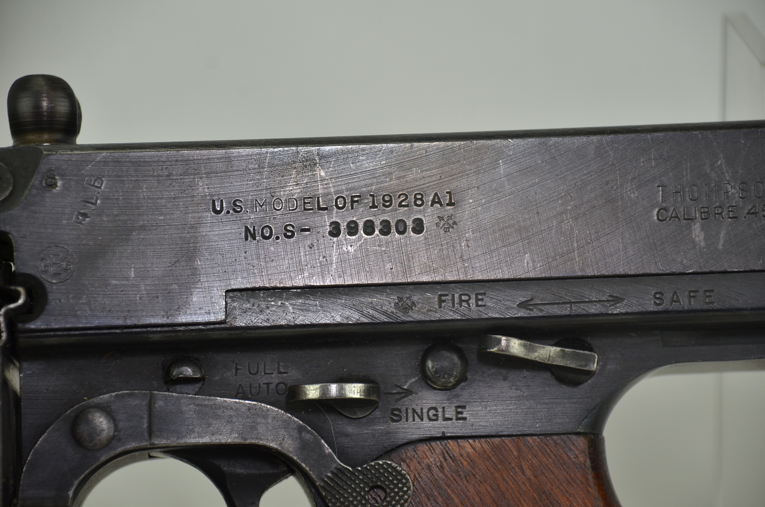 Thompson 1928A1 with Drum Magazine and Two Standard Magazine Gangster Spec - Image 8