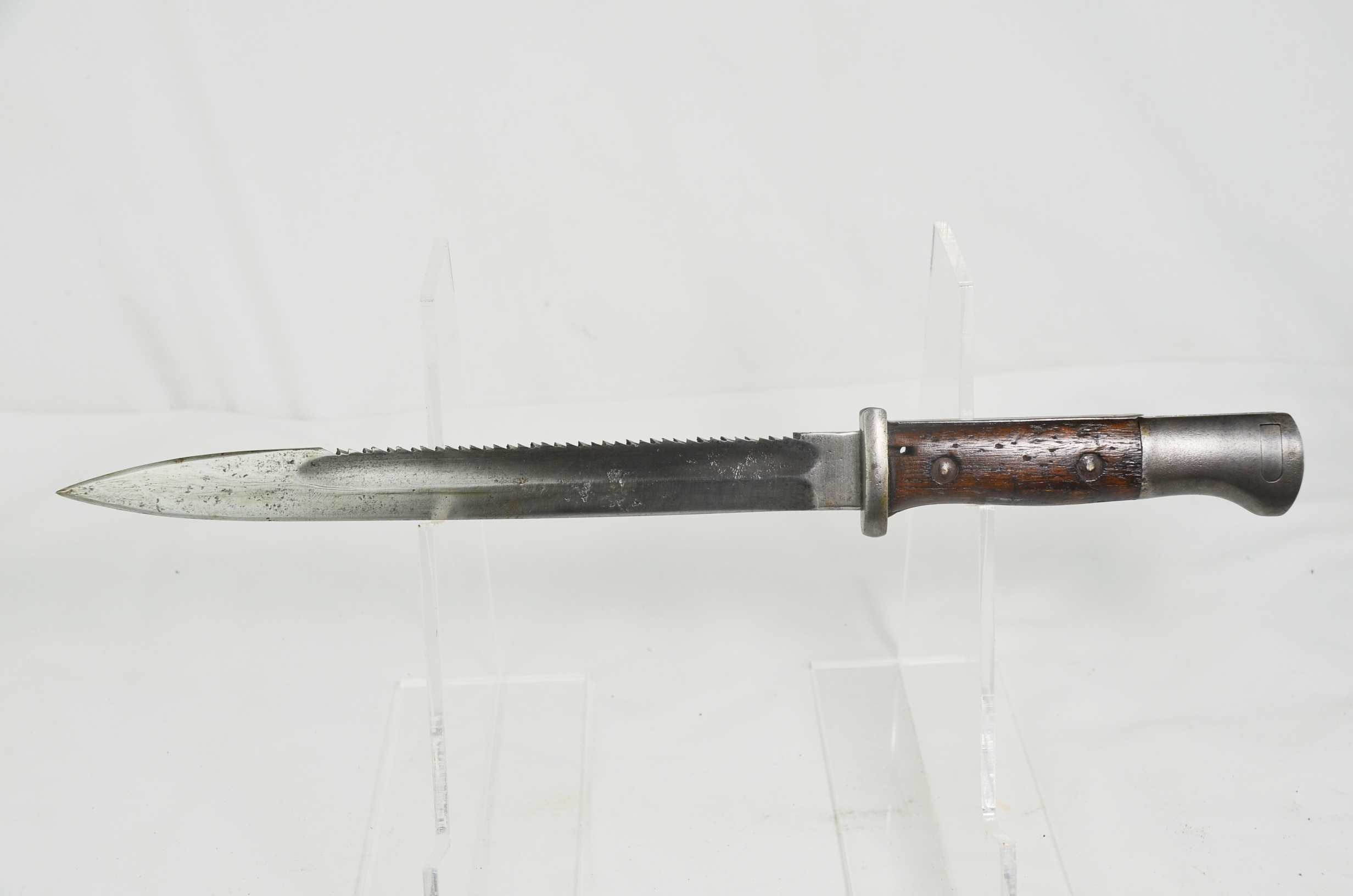 World War 1 German Sawback Dress Bayonet and Scabbard - Image 5
