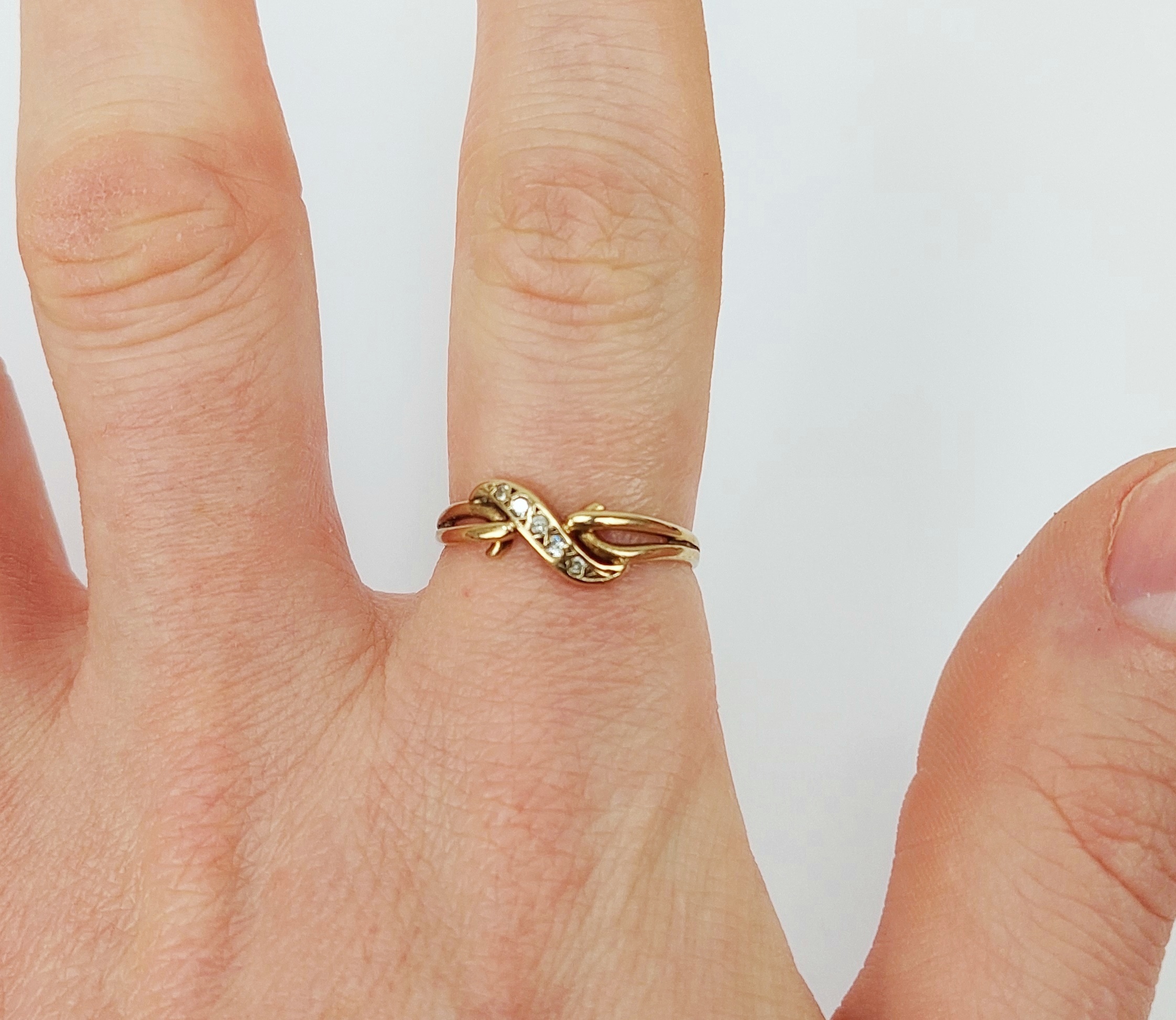 9ct Yellow Gold Diamond Ring UK Size R+, US 9 - Image 5