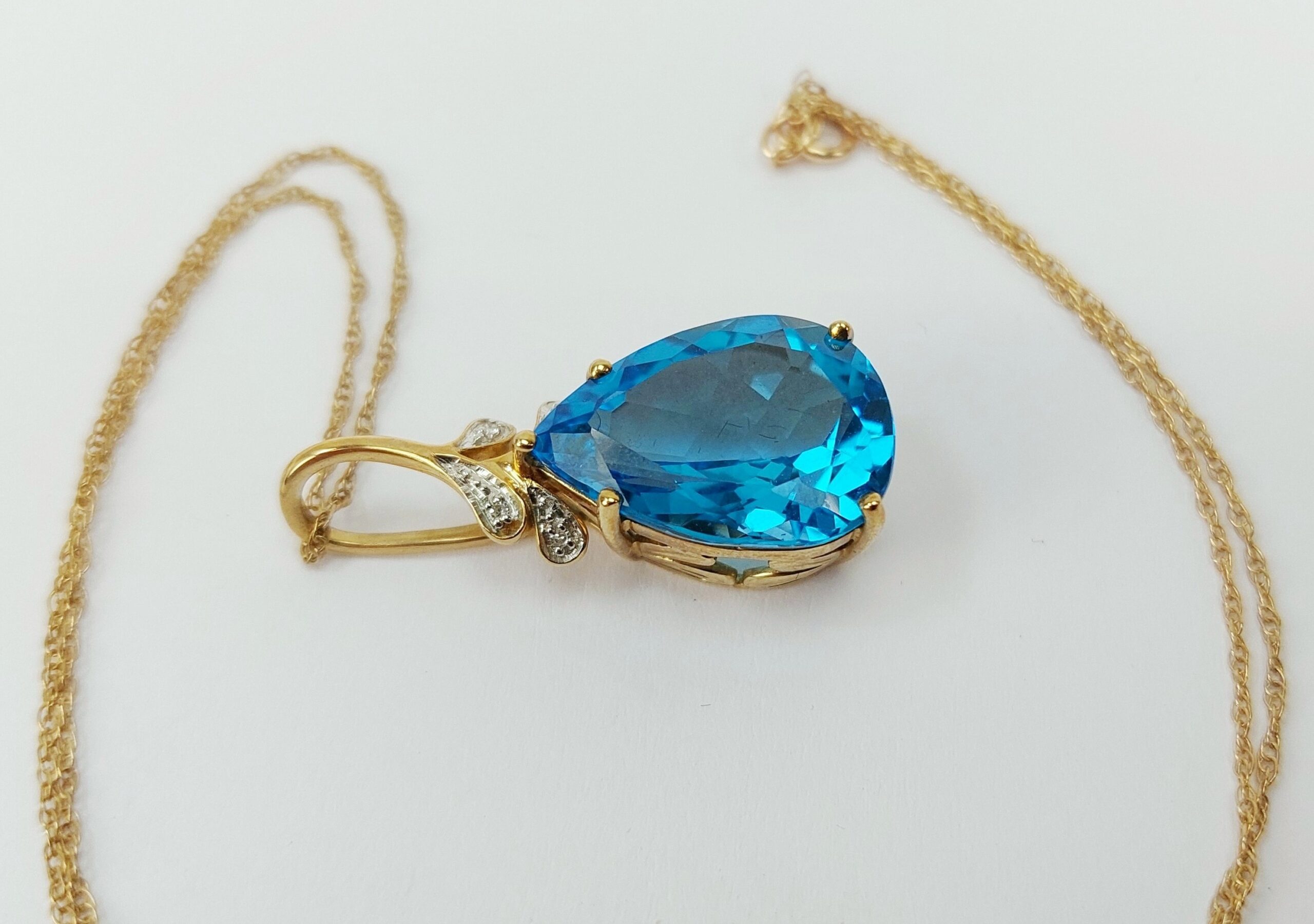 9ct Yellow Gold Swiss Blue Topaz & Diamond Pendant Necklace - Image 4