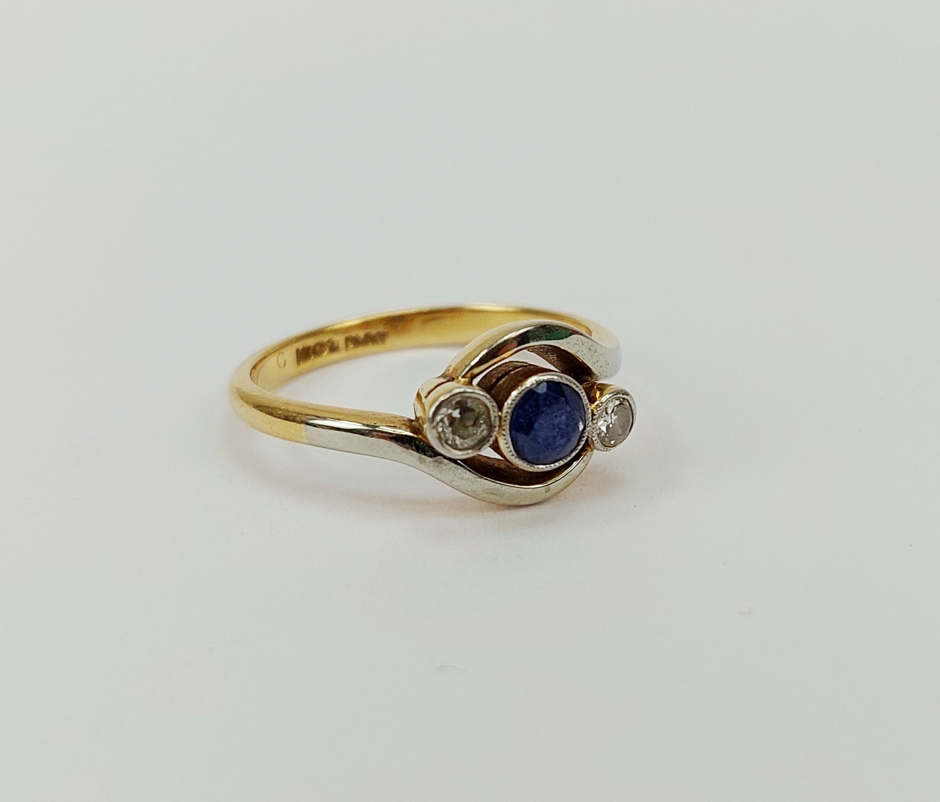 18ct Yellow Gold & Platinum Sapphire & Diamond Ring UK Size N, US 6.75 - Image 4