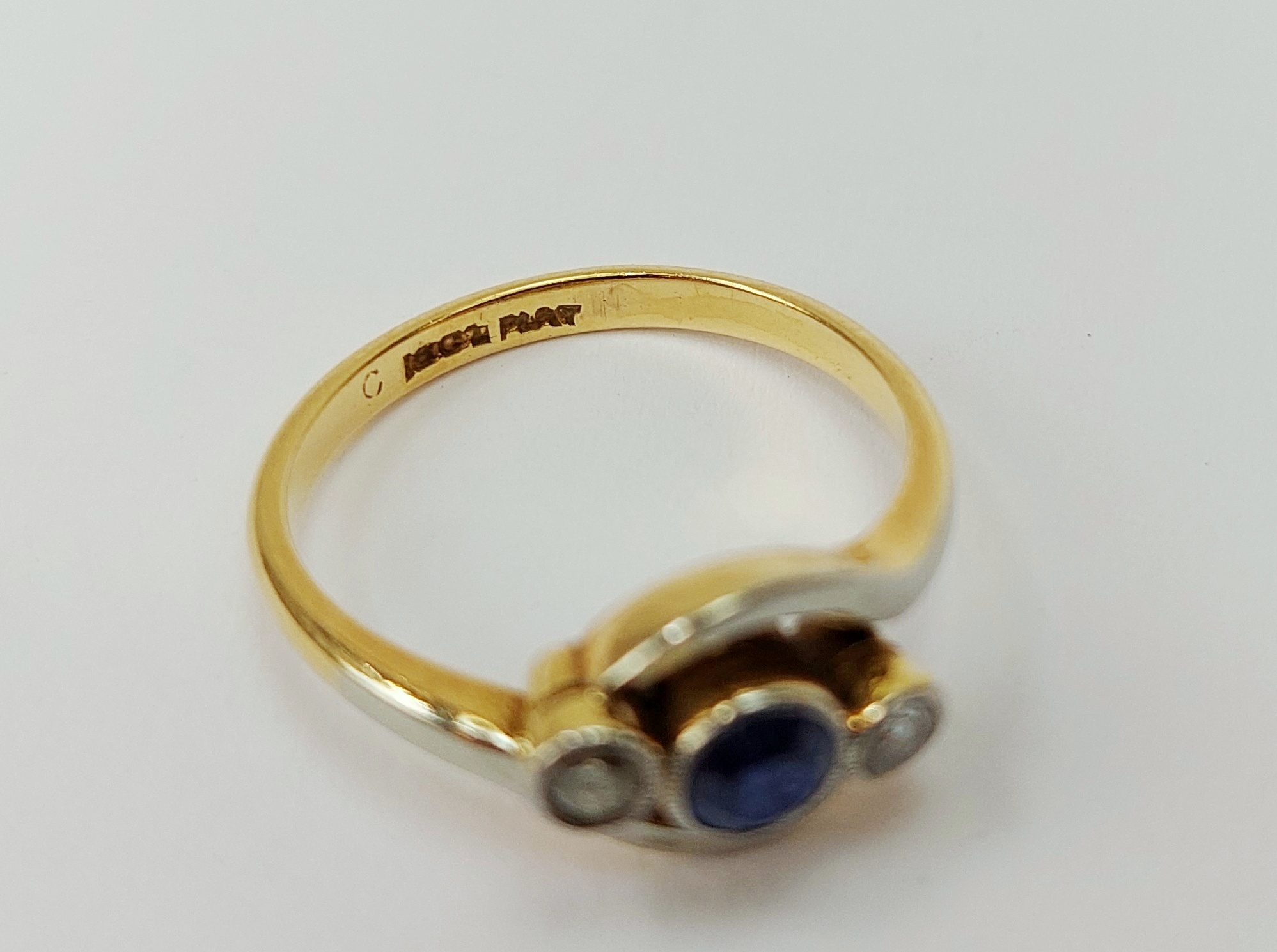 18ct Yellow Gold & Platinum Sapphire & Diamond Ring UK Size N, US 6.75 - Image 5