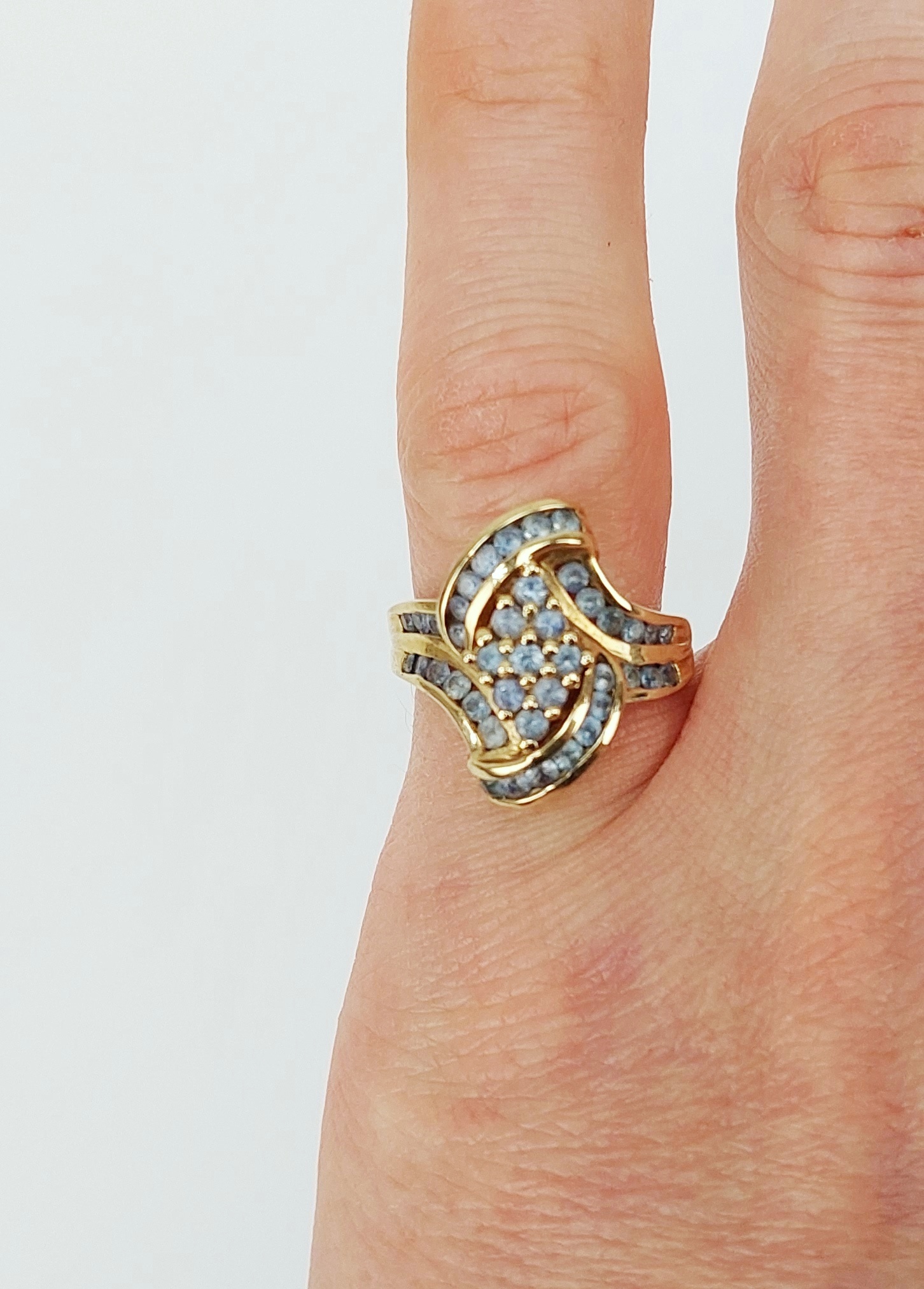 9ct Yellow Gold Sapphire Cluster Ring UK Size K+, US 5.5 - Image 5