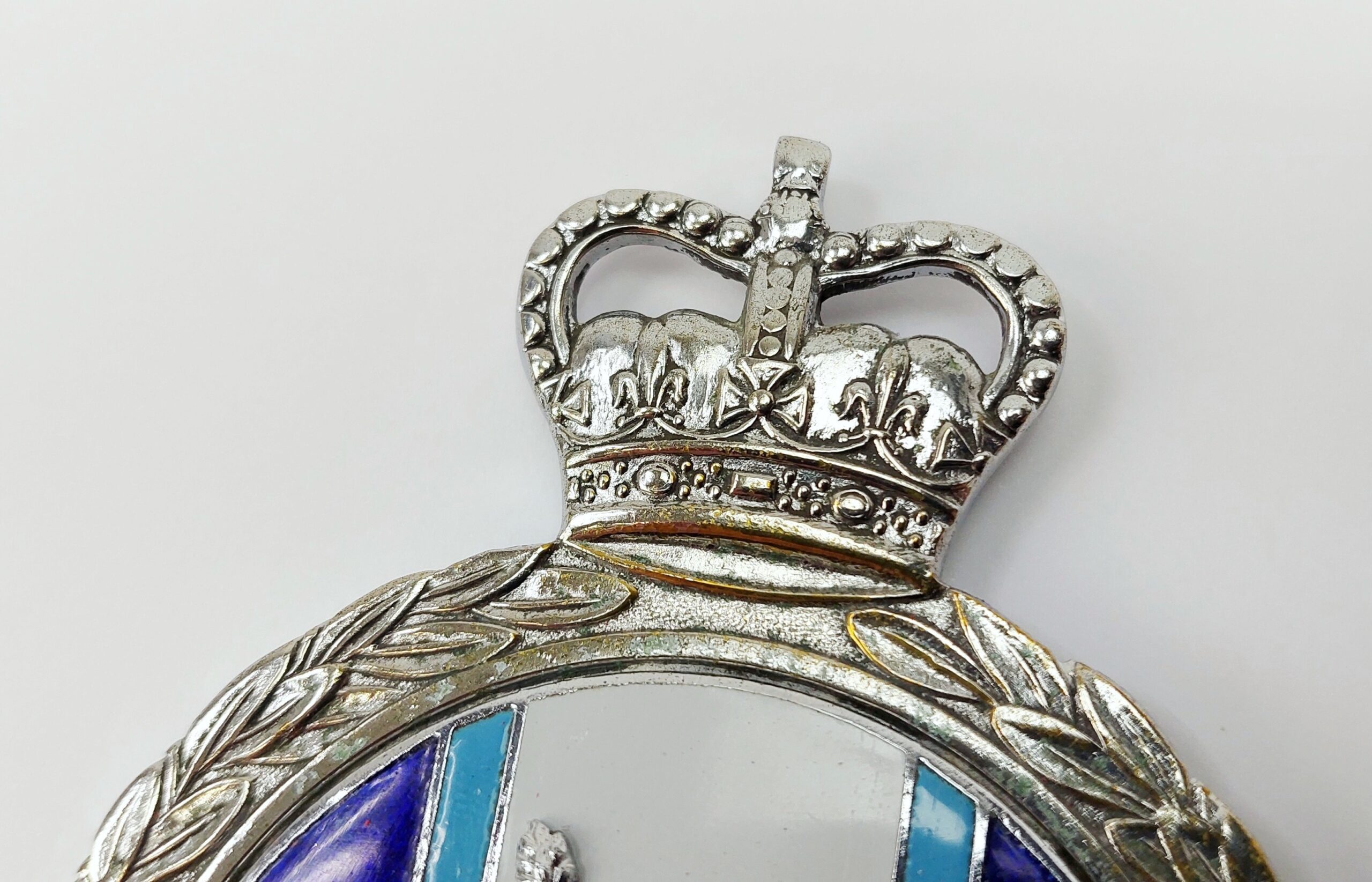 Queens Crown Enamelled Royal Observer Corp Car Badge By Gaunt - Image 3