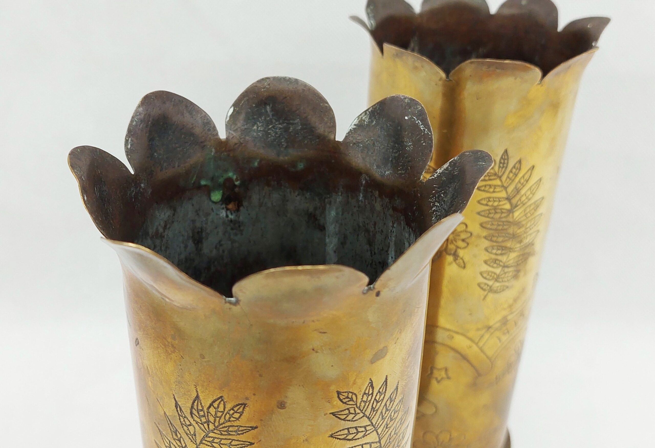 WW1 1915 And 1917 Trench Art 75mm Shell Case Pair - Image 4