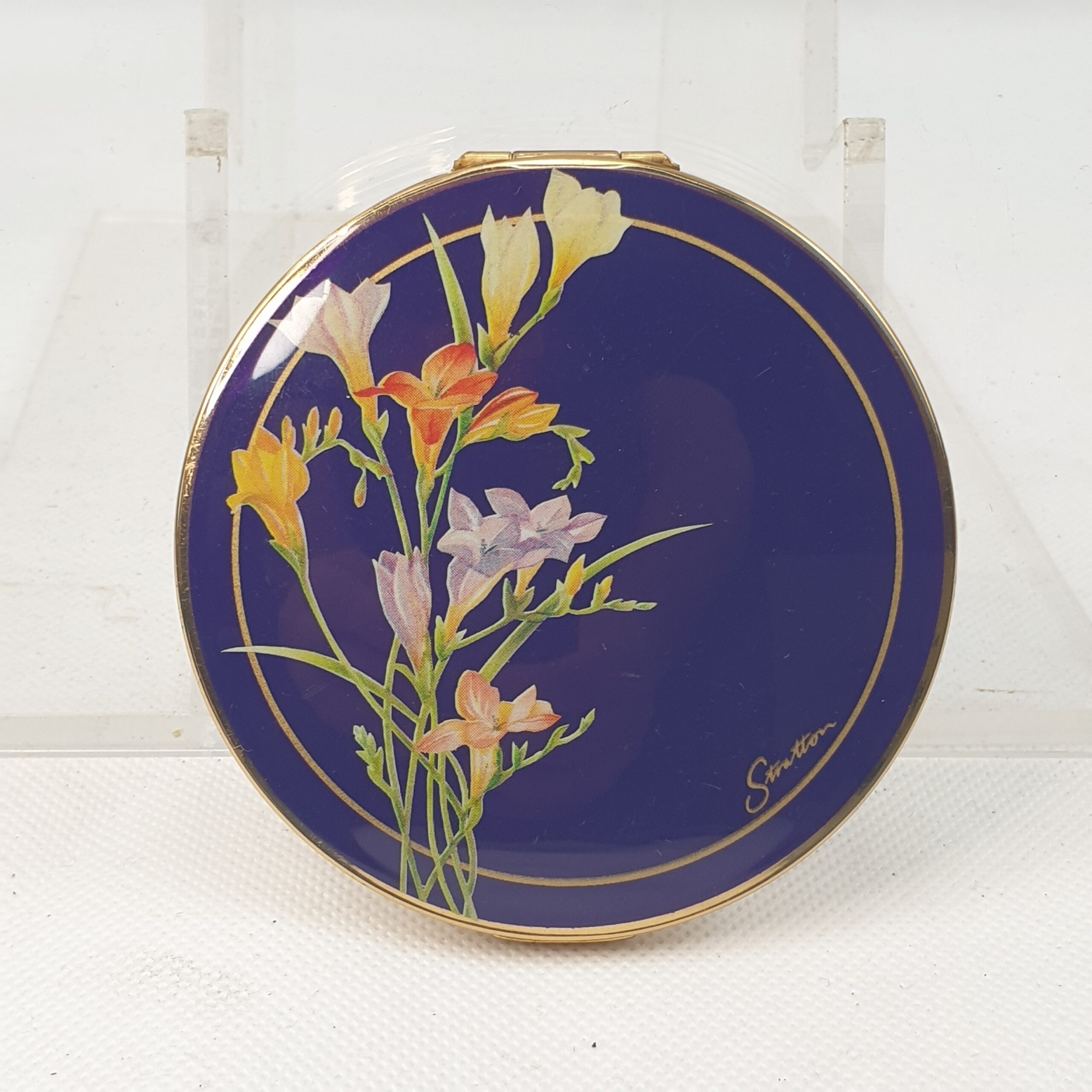 Lovely 1960's Stratton Ladies Compact Enamelled With Iris Flowers