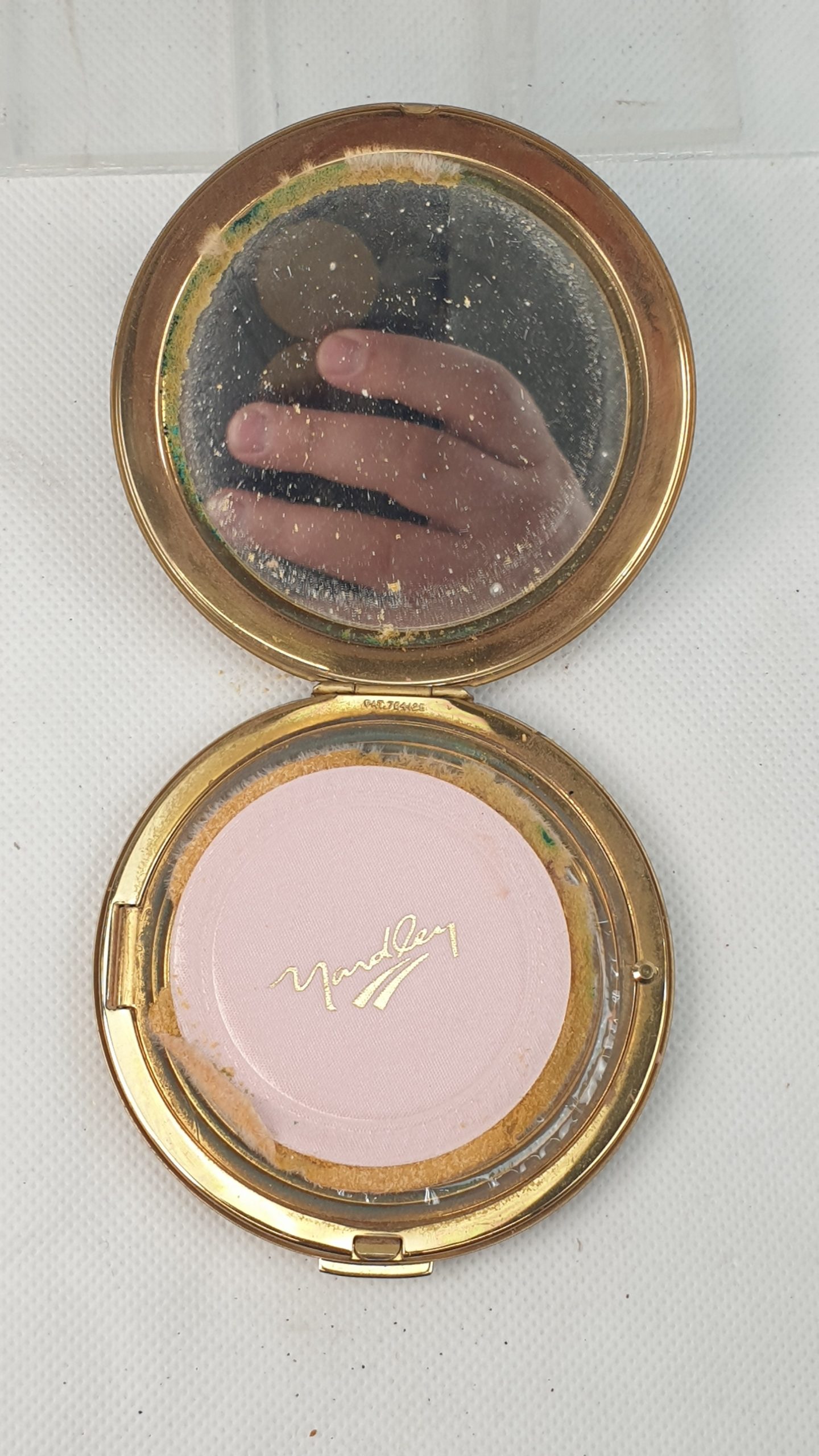 Lovely 1960's Stratton Ladies Compact Enamelled With Iris Flowers - Image 2