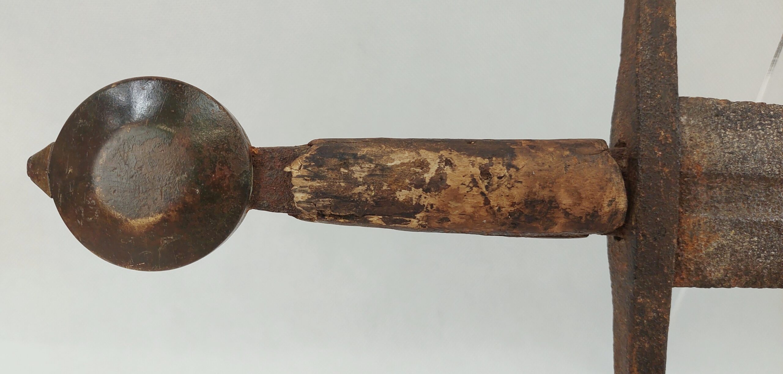 Mid/Late 13th Century 'Latten' Copper Pommel Oakeshott Type XVI Sword - Image 4