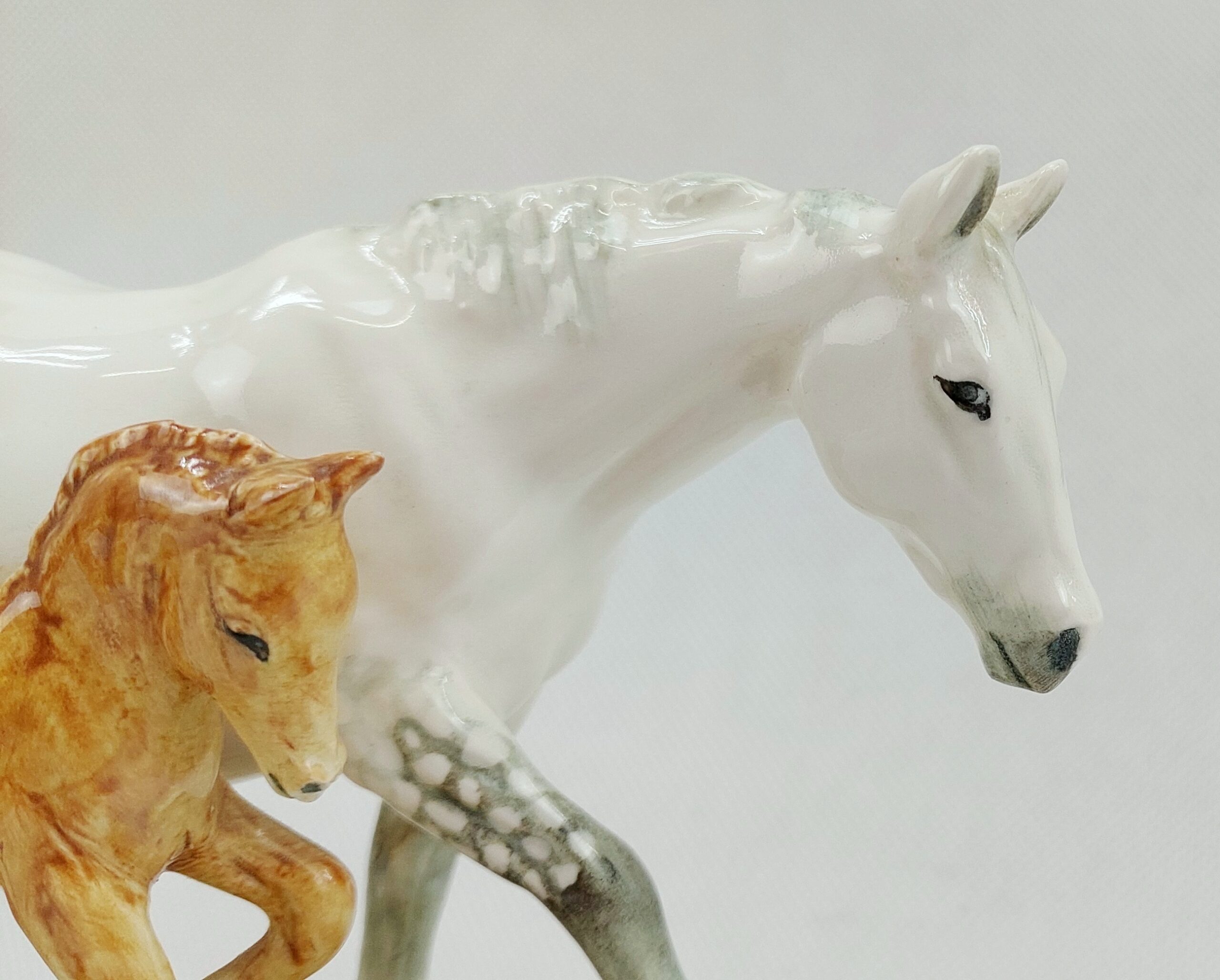 Royal Doulton Gude Grey Mare and Foal HN2532.G - Image 3