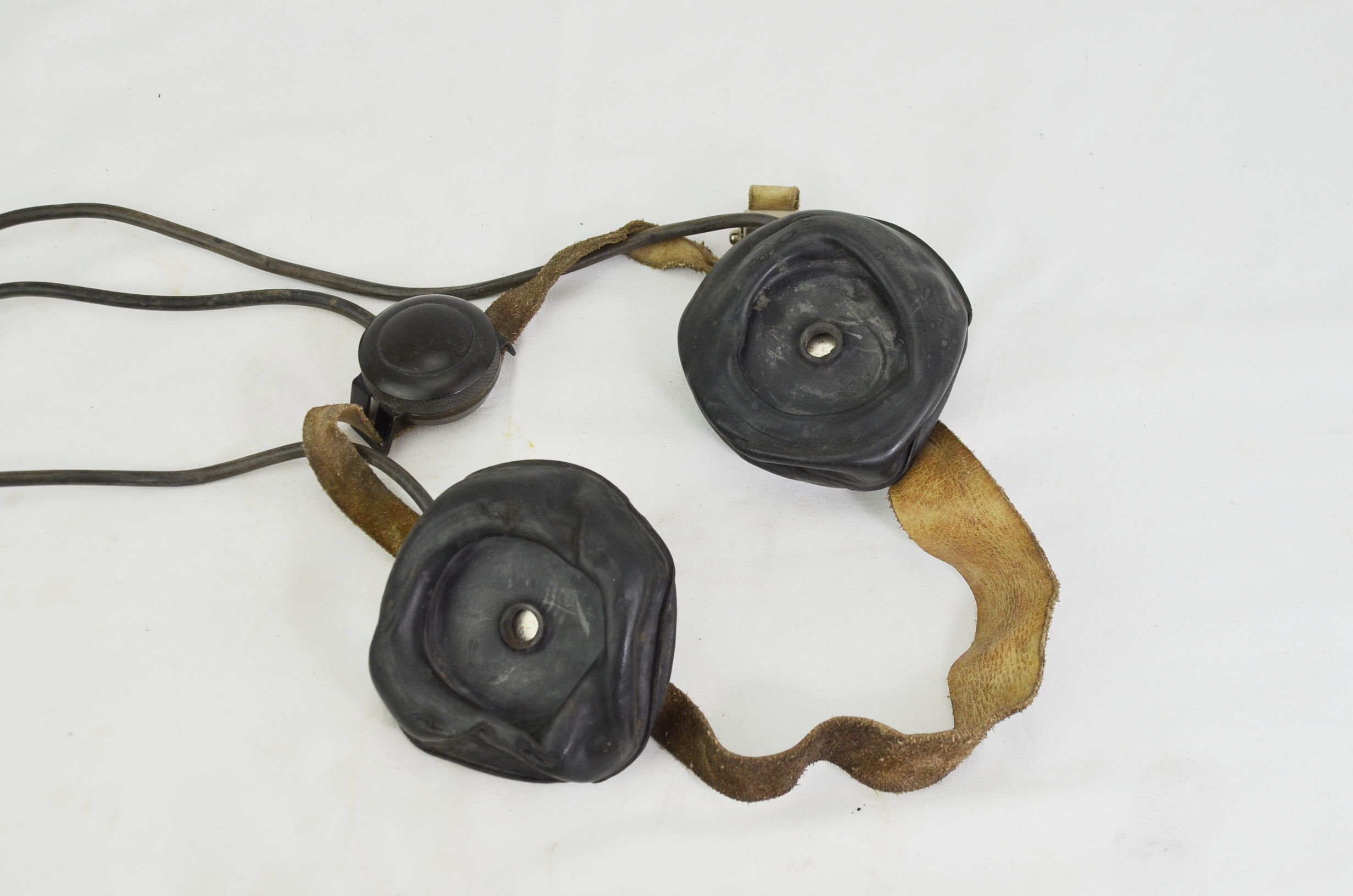 British WW2 Chest Microphone and Headphones by Ericsson - Image 2