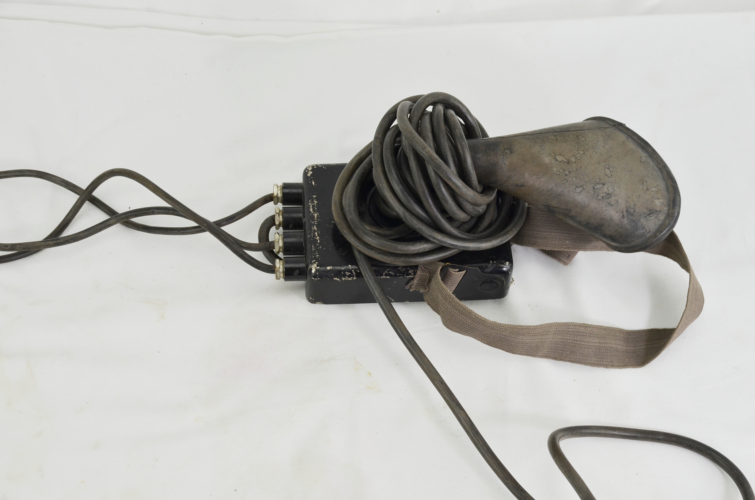 British WW2 Chest Microphone and Headphones by Ericsson - Image 4