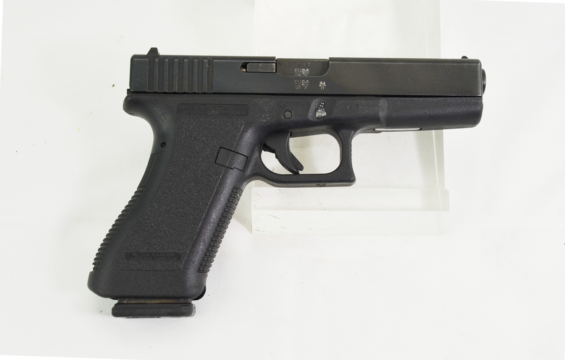 Glock 17 9mm Second Generation (Deactivated) - Image 2