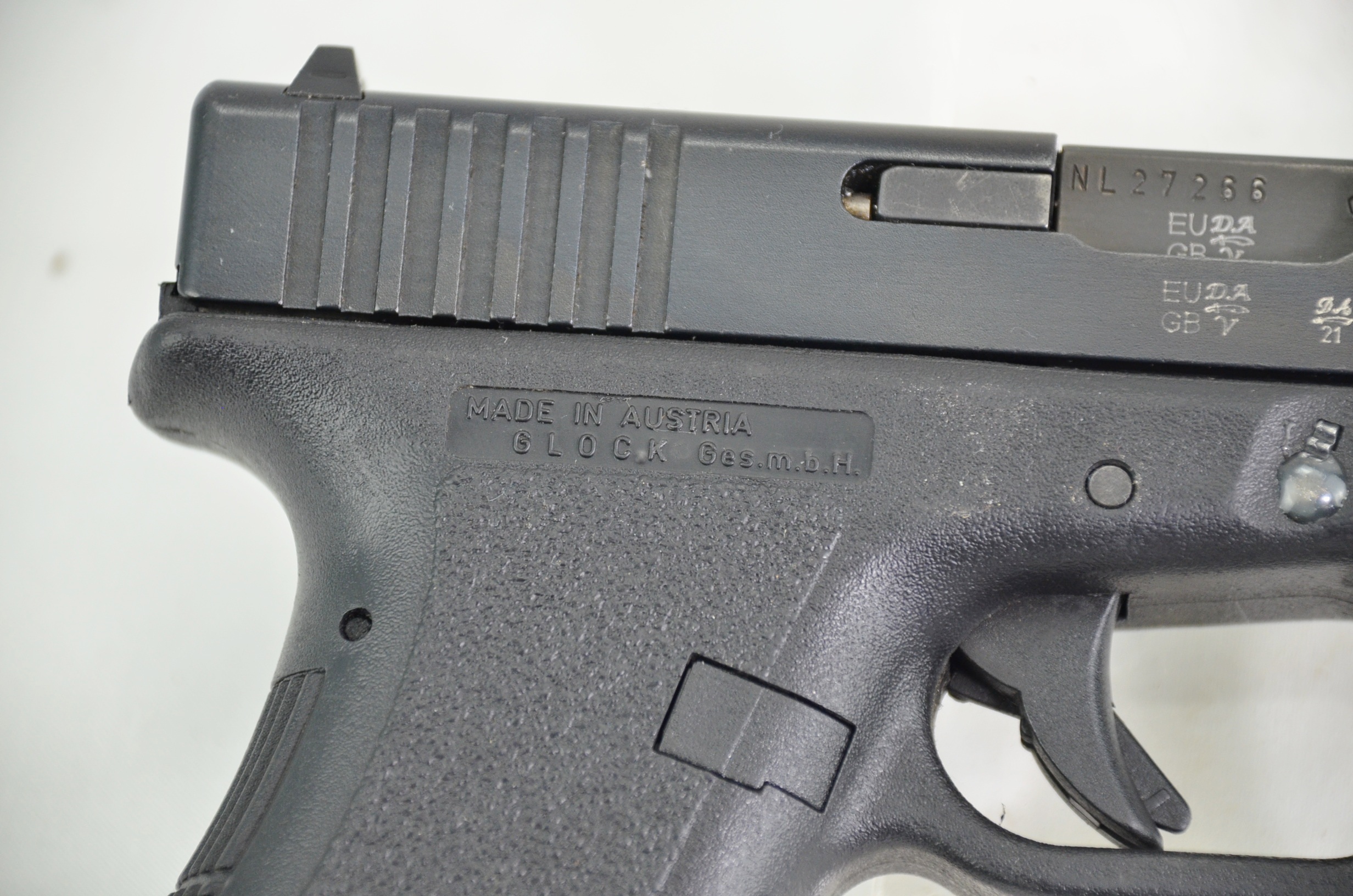 Glock 17 9mm Second Generation (Deactivated) - Image 4