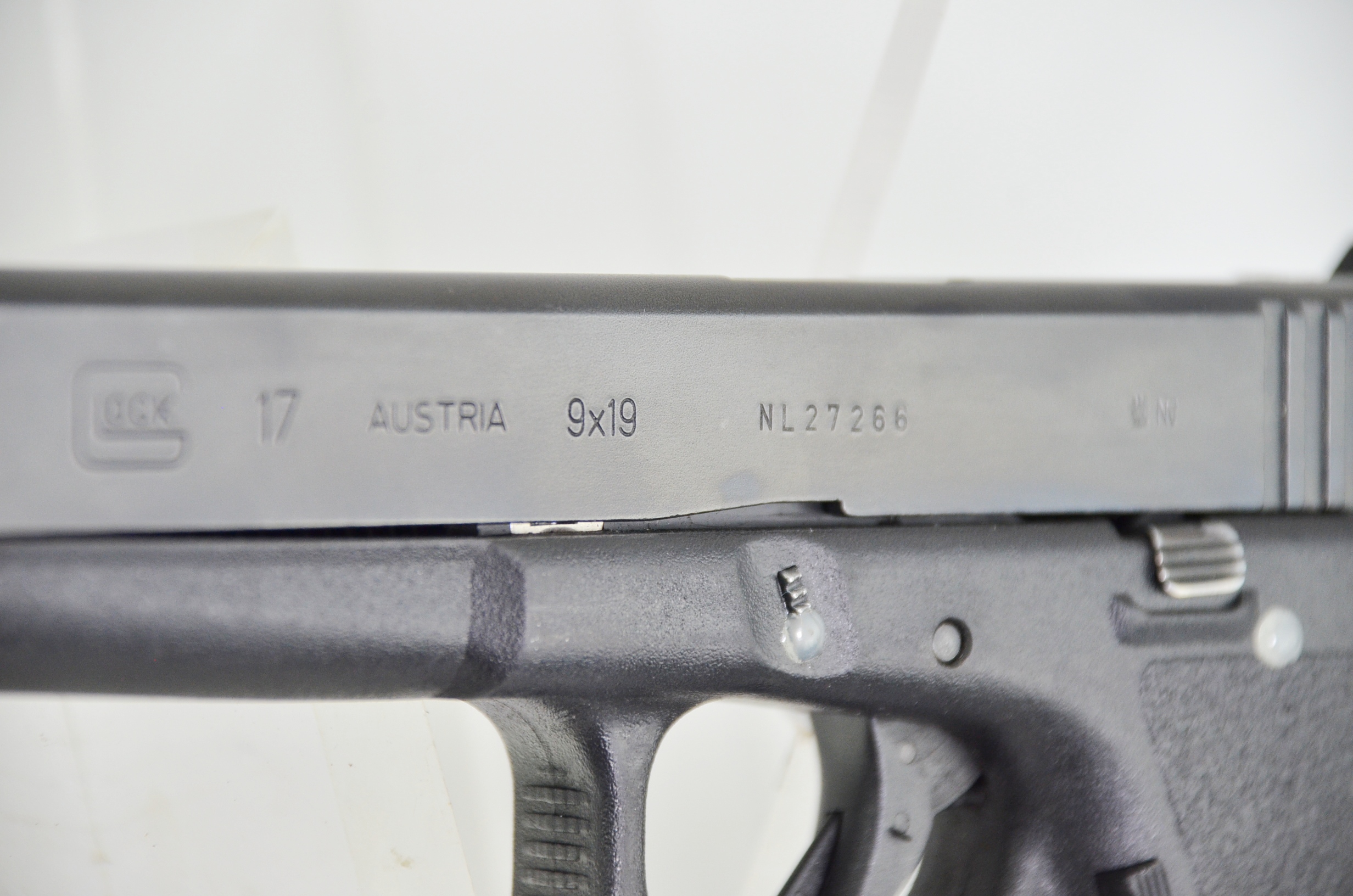 Glock 17 9mm Second Generation (Deactivated) - Image 6