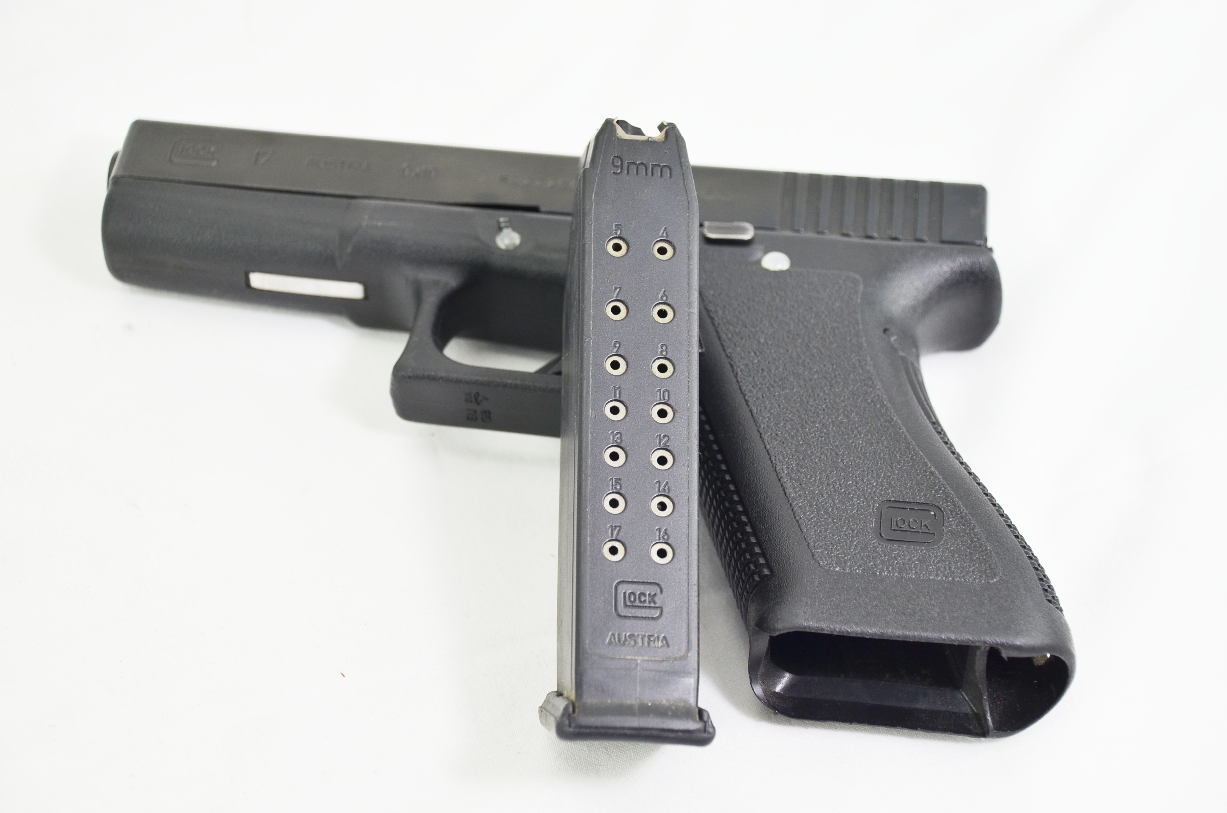 Glock 17 9mm Second Generation (Deactivated) - Image 8