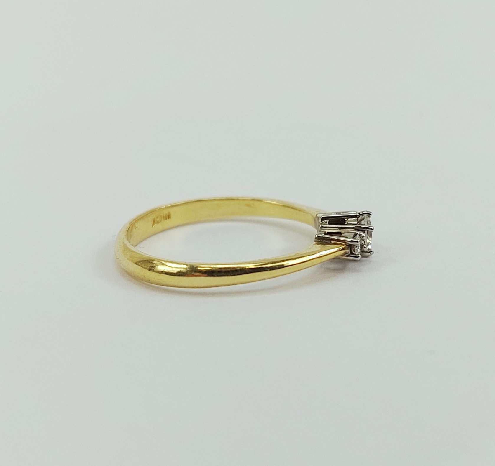 18ct Yellow Gold Diamond Trilogy Ring UK Size L+, US 5.75 - Image 2