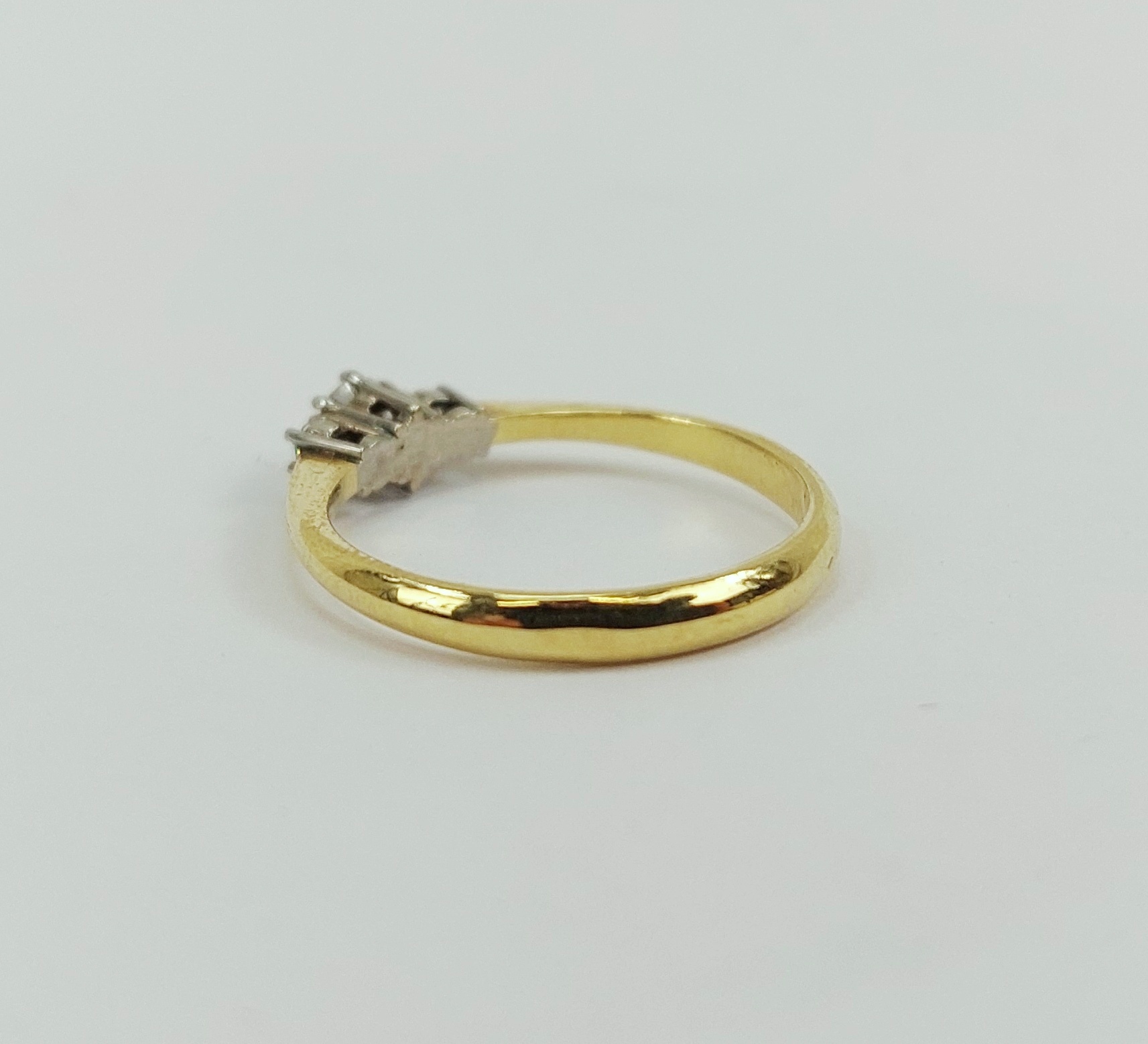 18ct Yellow Gold Diamond Trilogy Ring UK Size L+, US 5.75 - Image 3