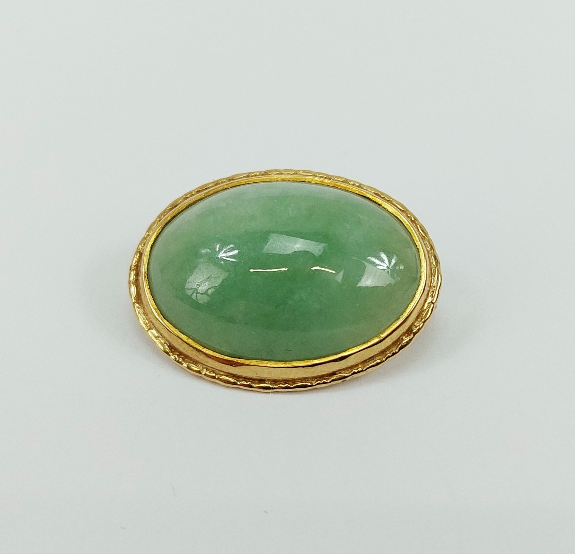 9ct Yellow Gold Oval Cabochon Jade Brooch