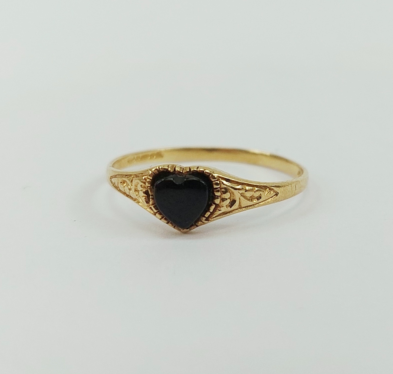 9ct Yellow Gold Onyx Love-Heart Ring UK Size Q, US 8