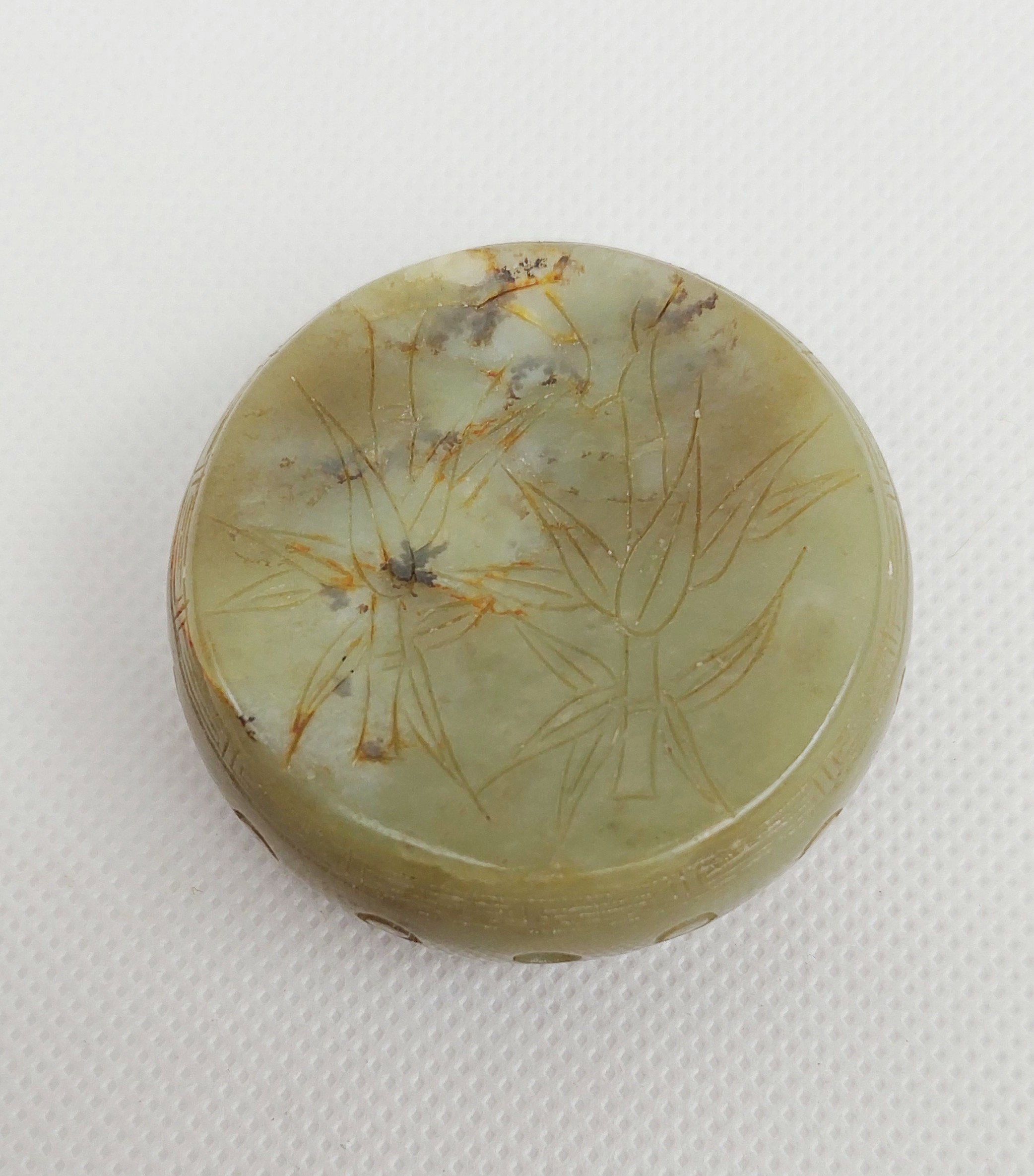 Chinese Qing Dynasty Nephrite Jade Carved Drum With Bamboo Shoots - Image 2