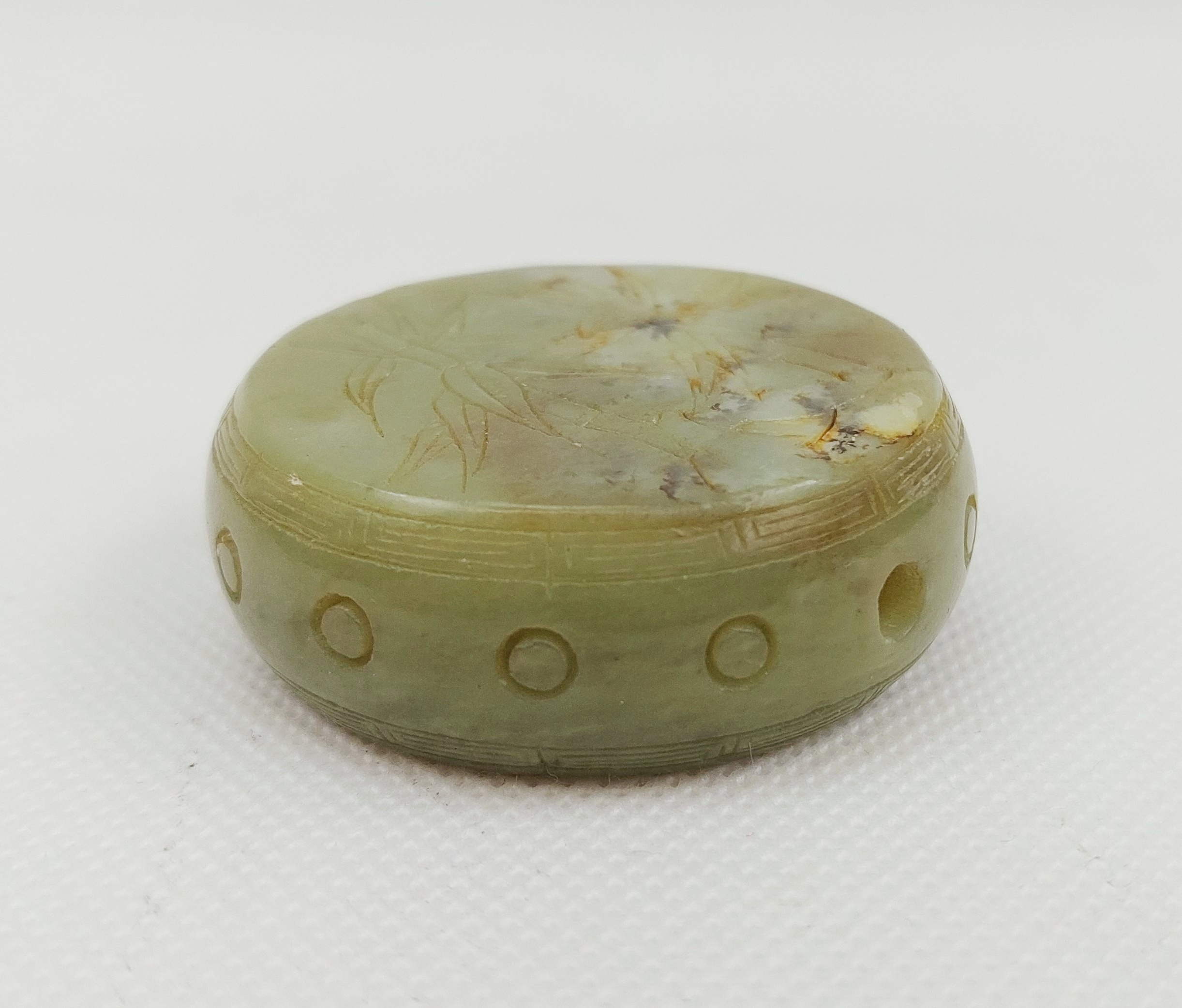 Chinese Qing Dynasty Nephrite Jade Carved Drum With Bamboo Shoots - Image 4