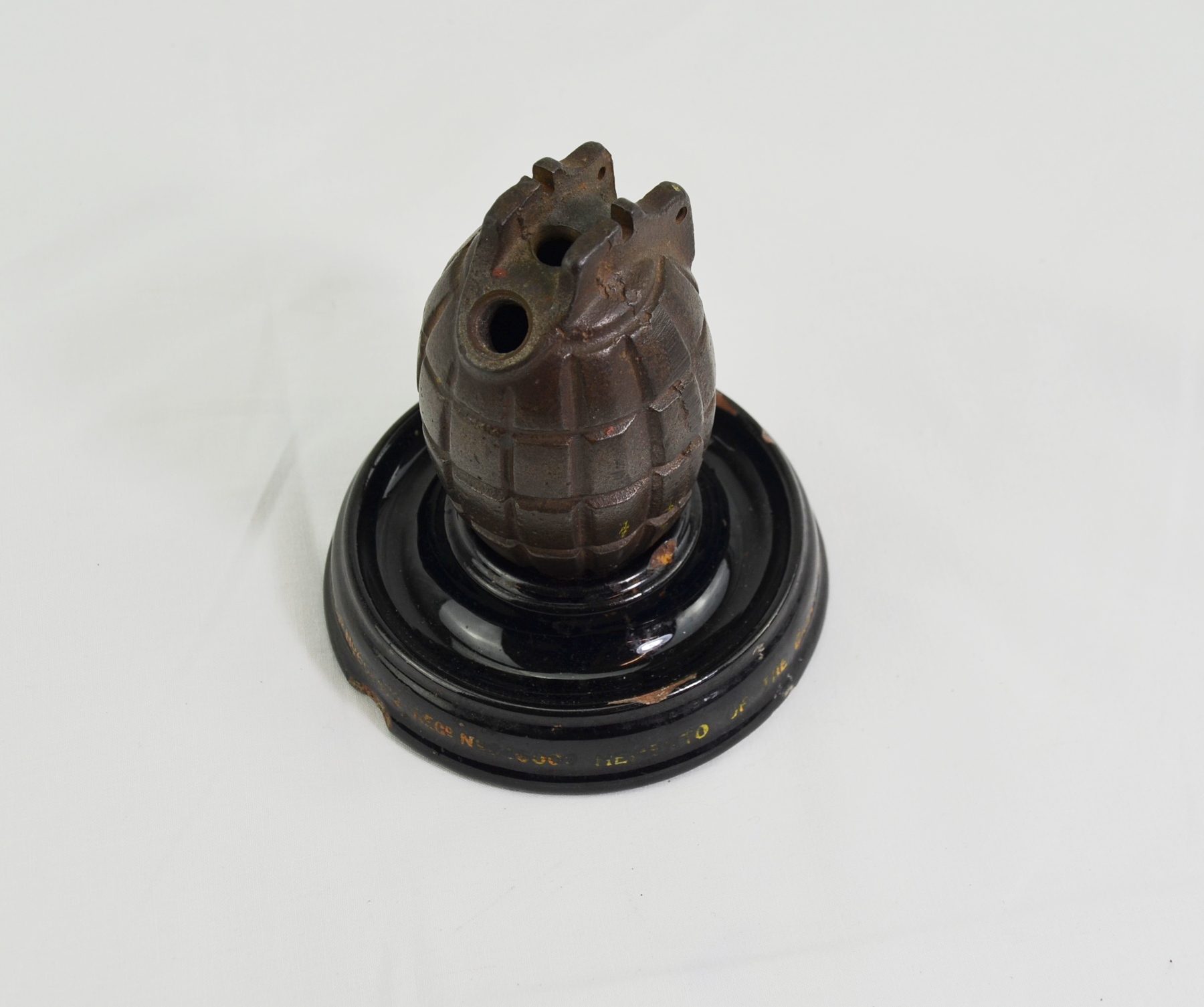 WW1 Souvenir Mills Bomb Money Box with George V Sixpences - Image 3