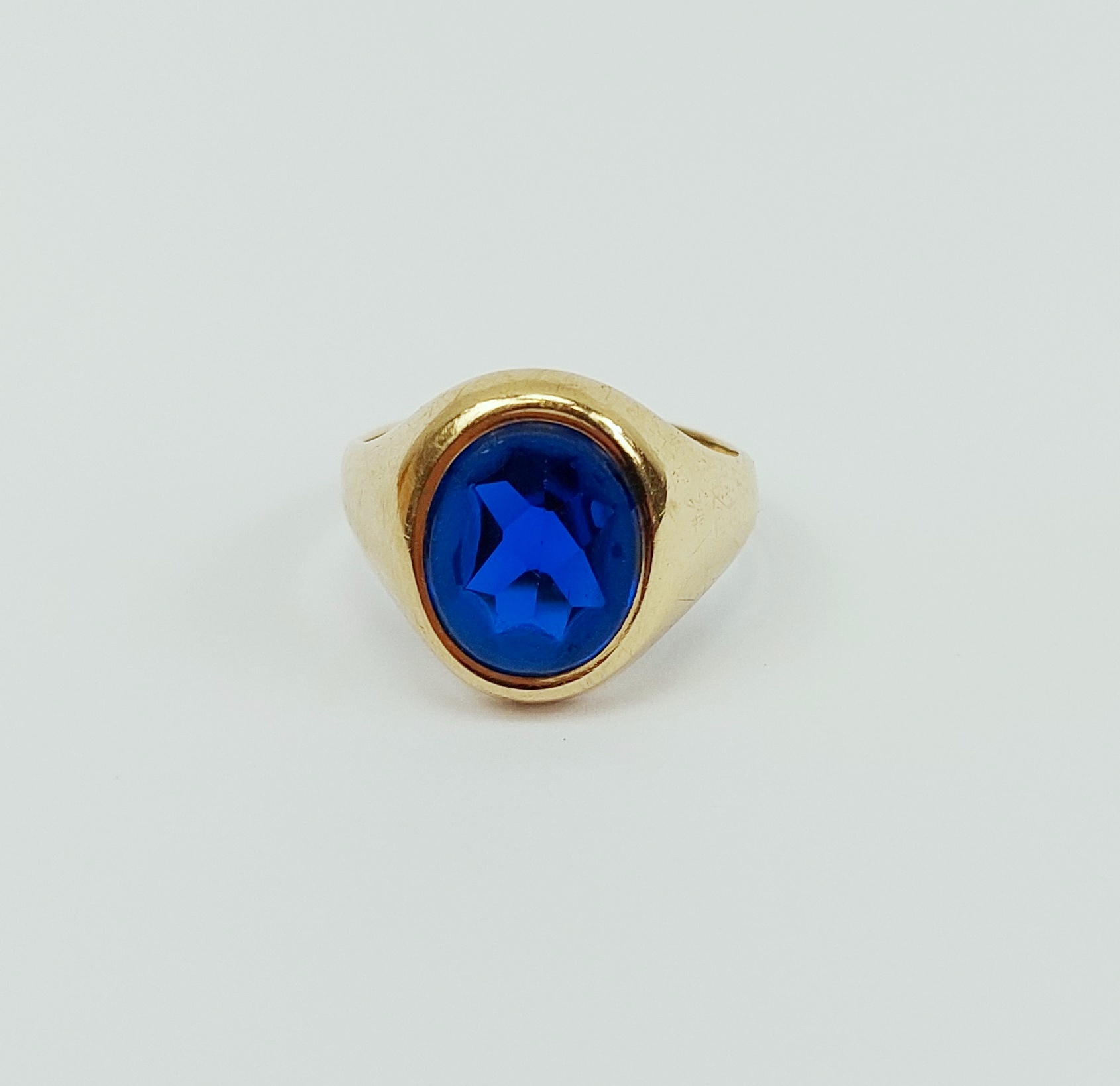 Gents 9ct Gold Blue Stone Signet Ring UK Size O, US 7
