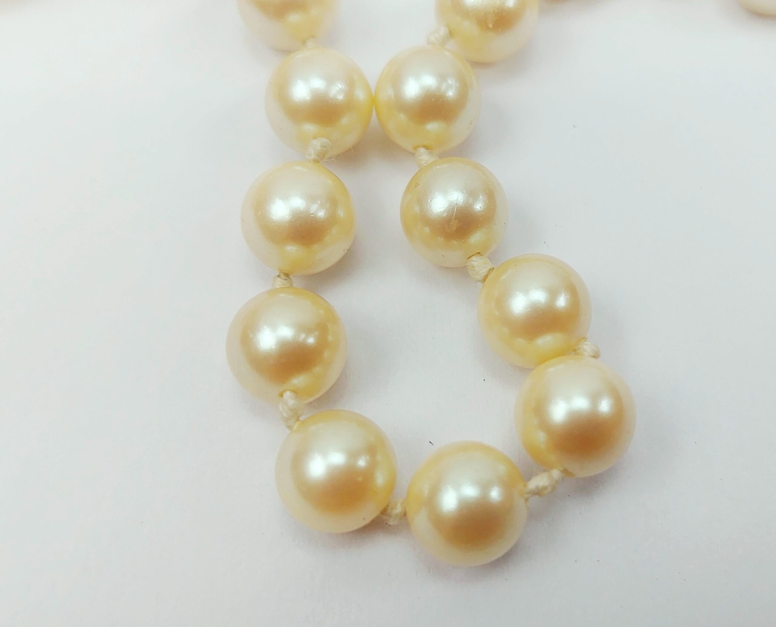 Vintage Pearl Necklace with Decorative Clasp - Image 2