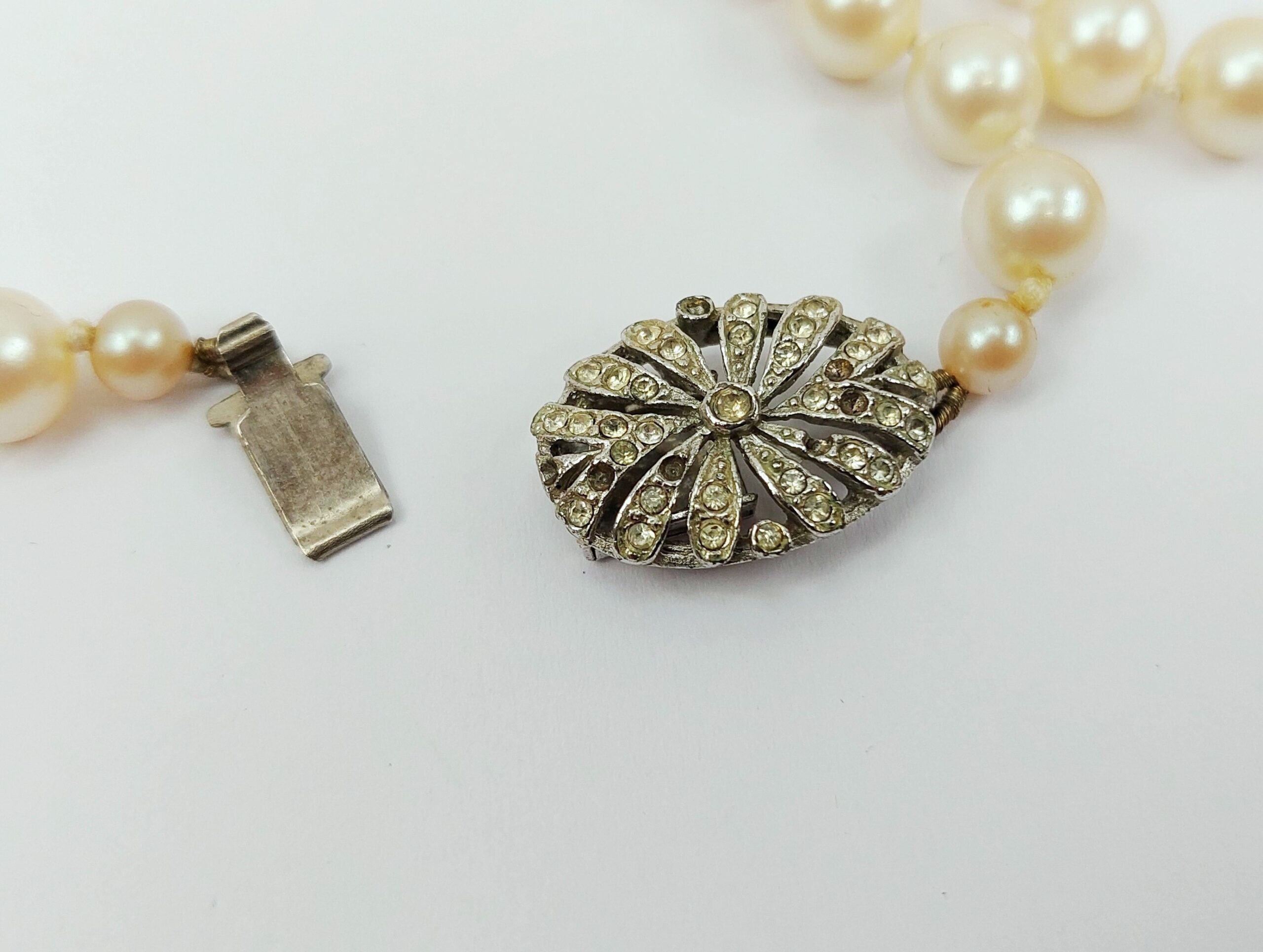 Vintage Pearl Necklace with Decorative Clasp - Image 6