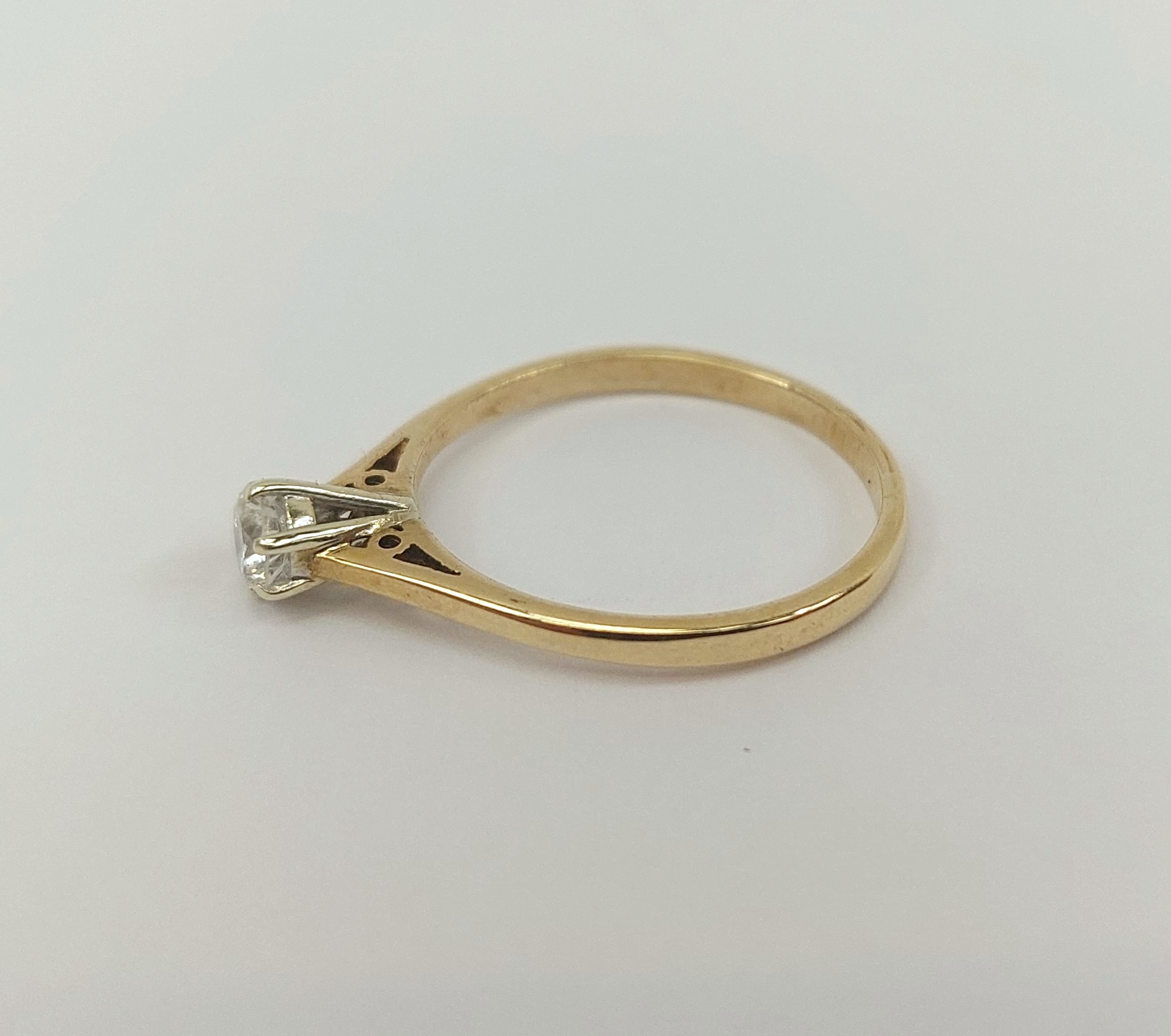 9ct Yellow Gold 0.2 Carat Diamond Solitaire Ring UK Size O, US 7 - Image 2