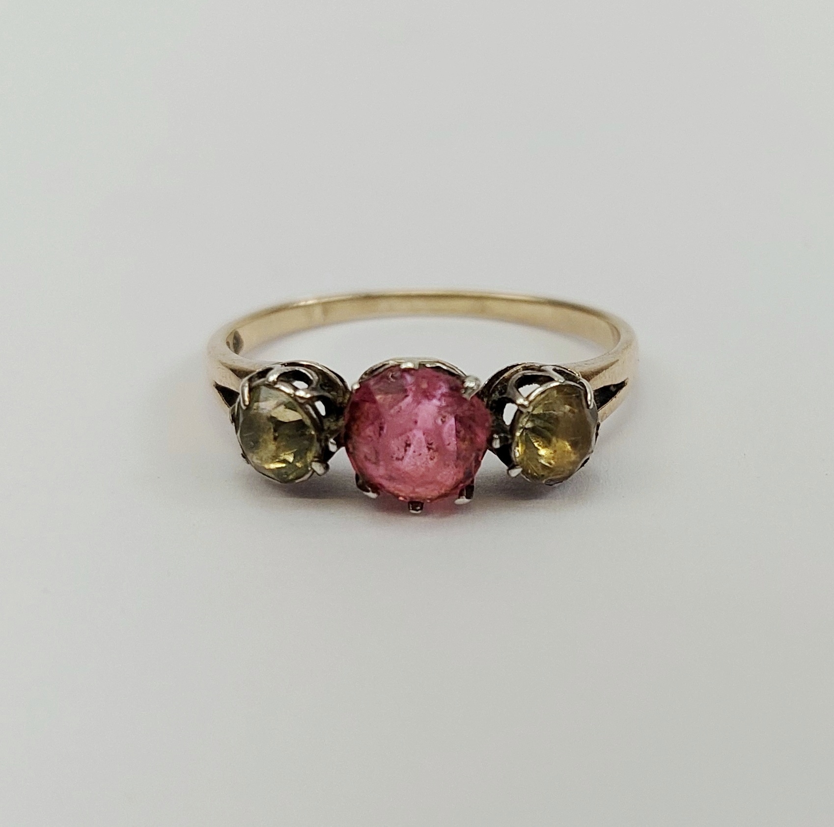 9ct Gold Three Stone Paste Ring UK Size N, US 6.5