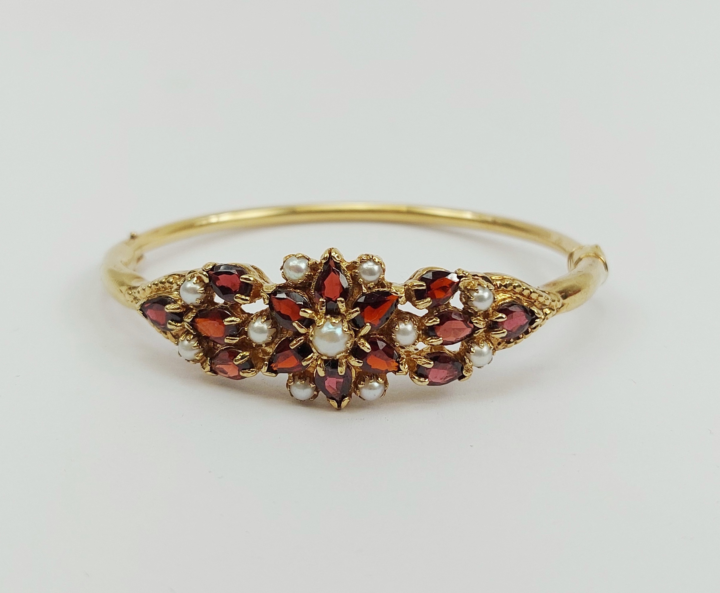 9ct Yellow Gold Garnet & Pearl Hinged Bangle