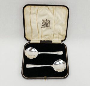 Lovely Cased Set Of Edwardian Silver Plated Spoons By Elkington