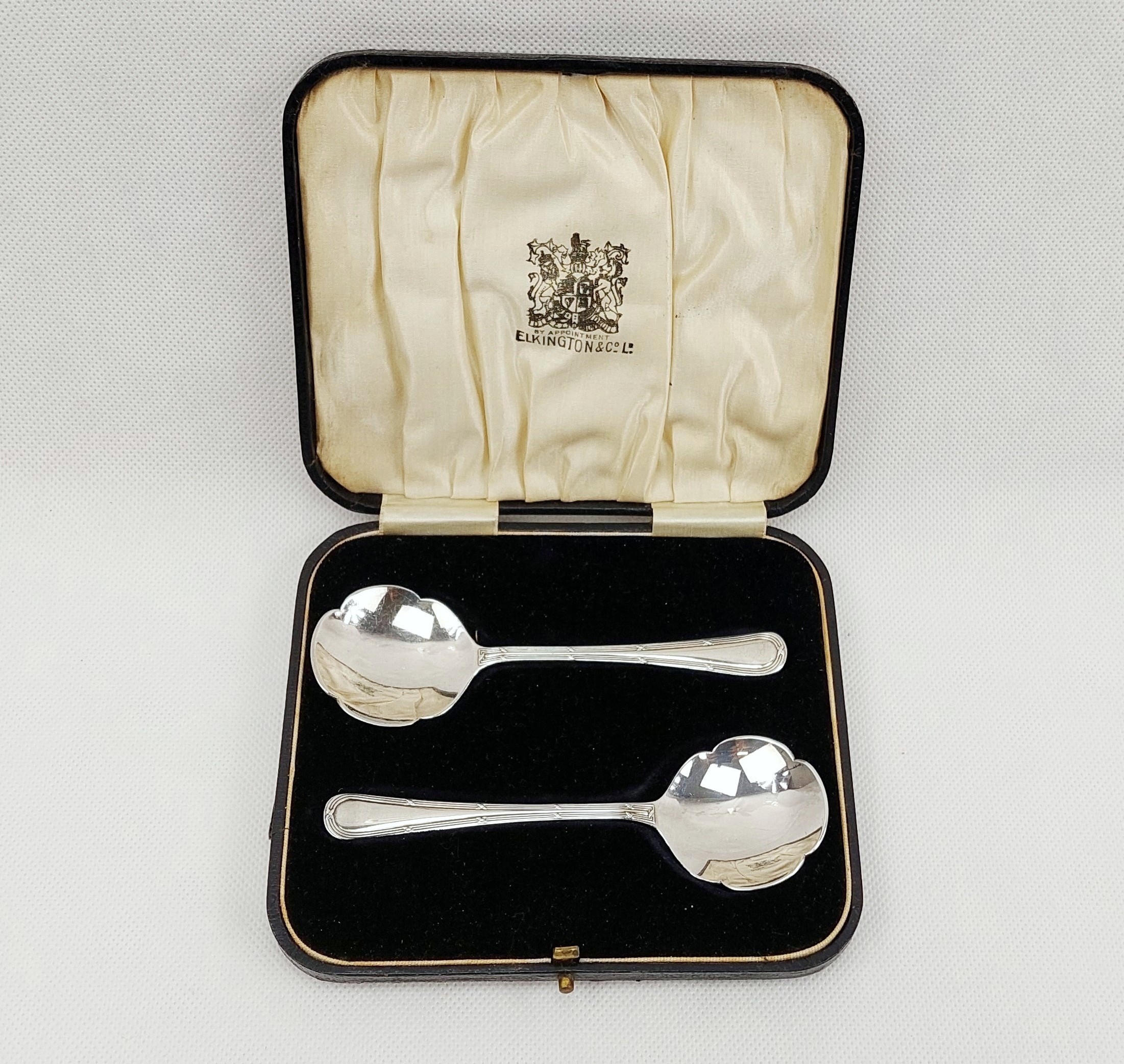 Lovely Cased Set Of Edwardian Silver Plated Spoons By Elkington