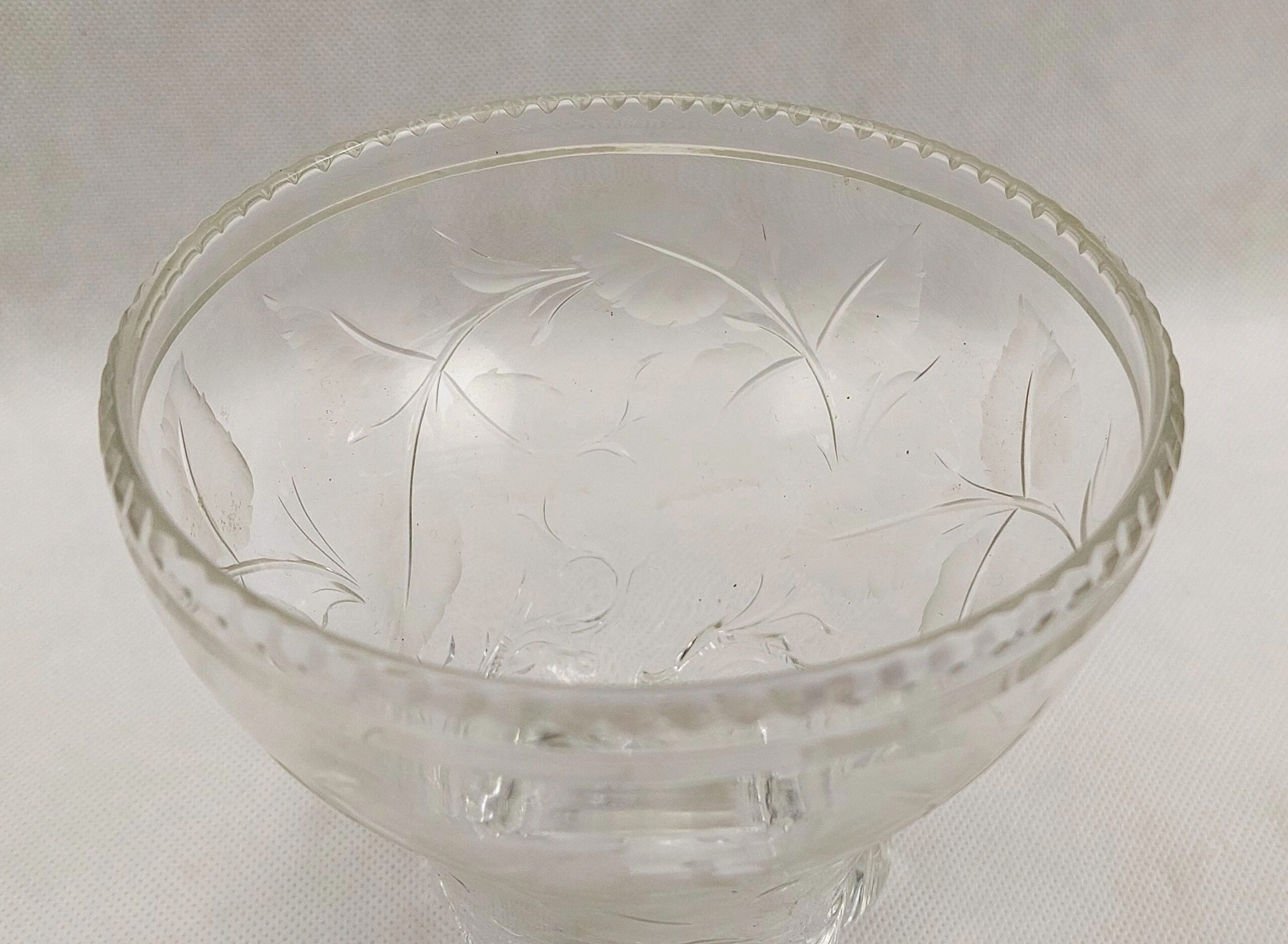 Victorian Elephant Foot Vase Etched, Moulded And Cut Glass Vase - Image 3