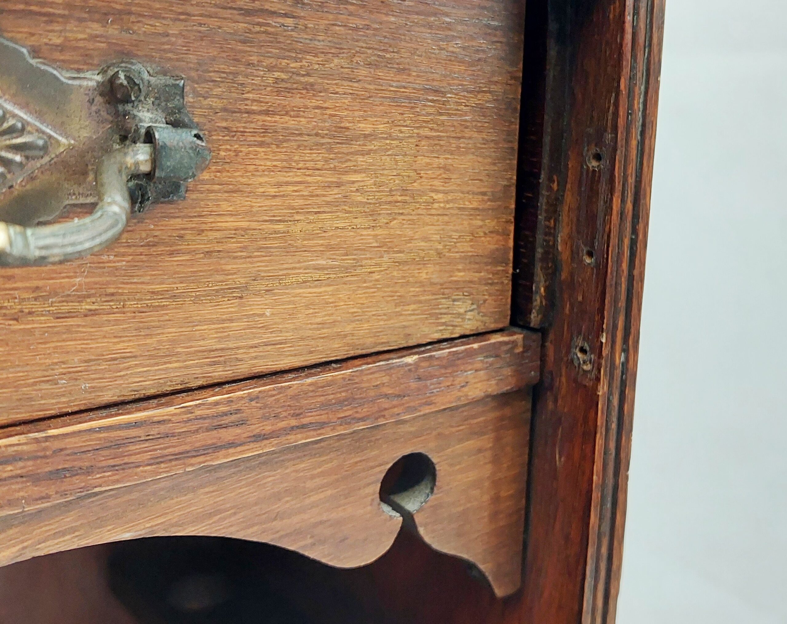 Edwardian Oak Wall Hanging Smokers Cabinet - Image 9