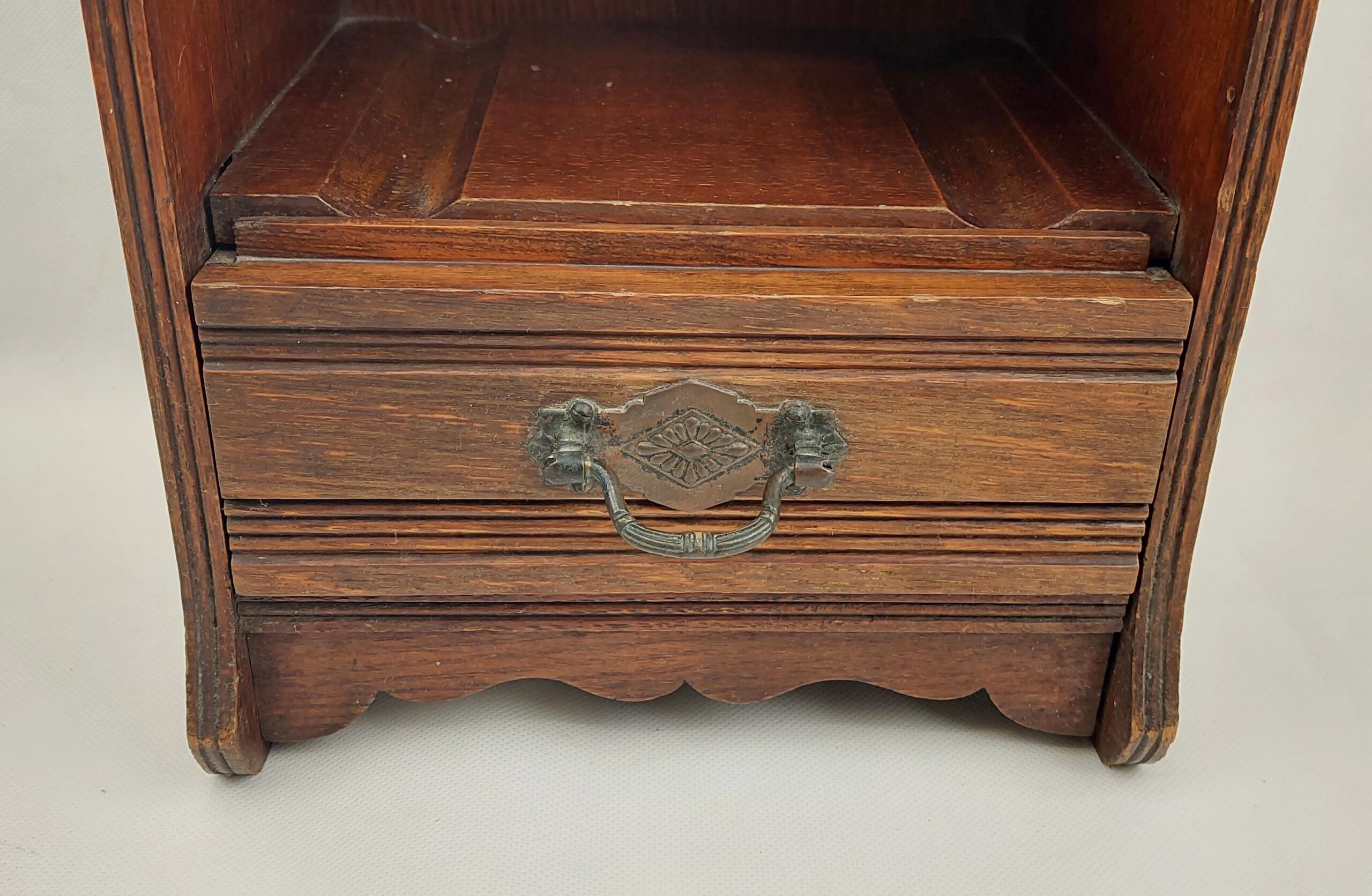 Edwardian Oak Wall Hanging Smokers Cabinet - Image 6
