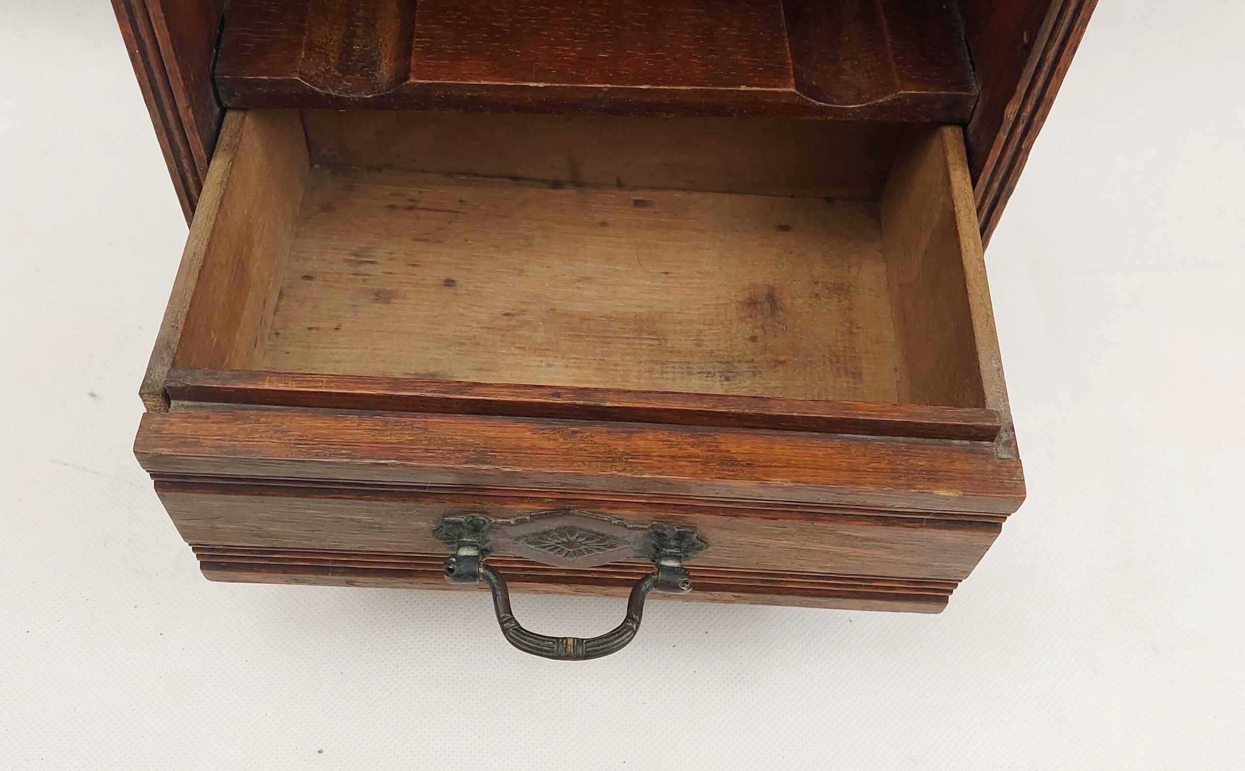 Edwardian Oak Wall Hanging Smokers Cabinet - Image 5