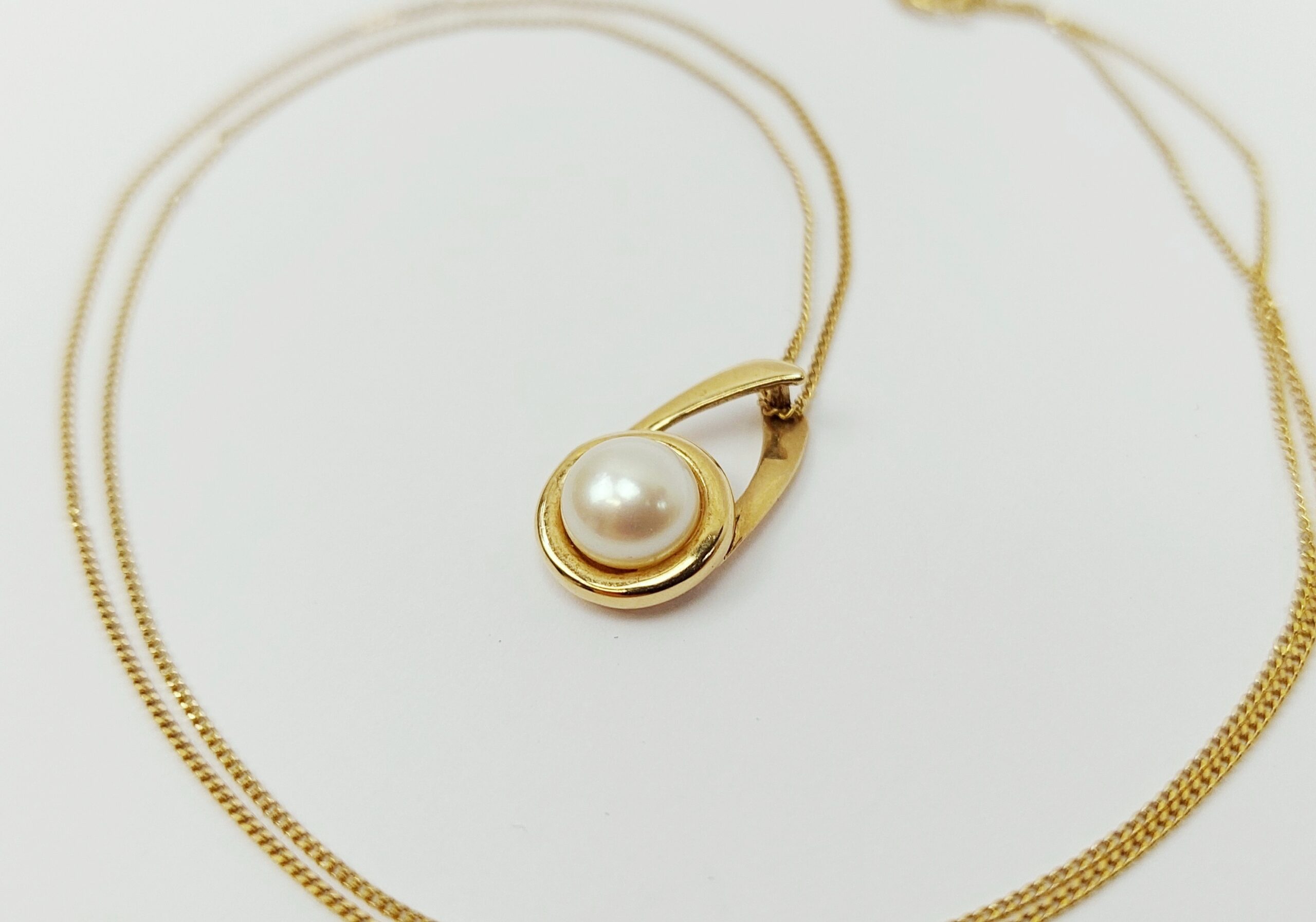 9ct Yellow Gold Pearl Pendant Necklace – 18 Inches - Image 2