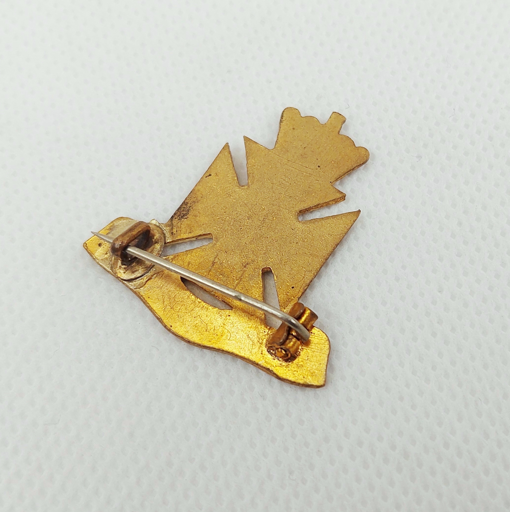 Brass & Enamel ‘The Wiltshire Regiment’ Sweetheart Badge - Image 3