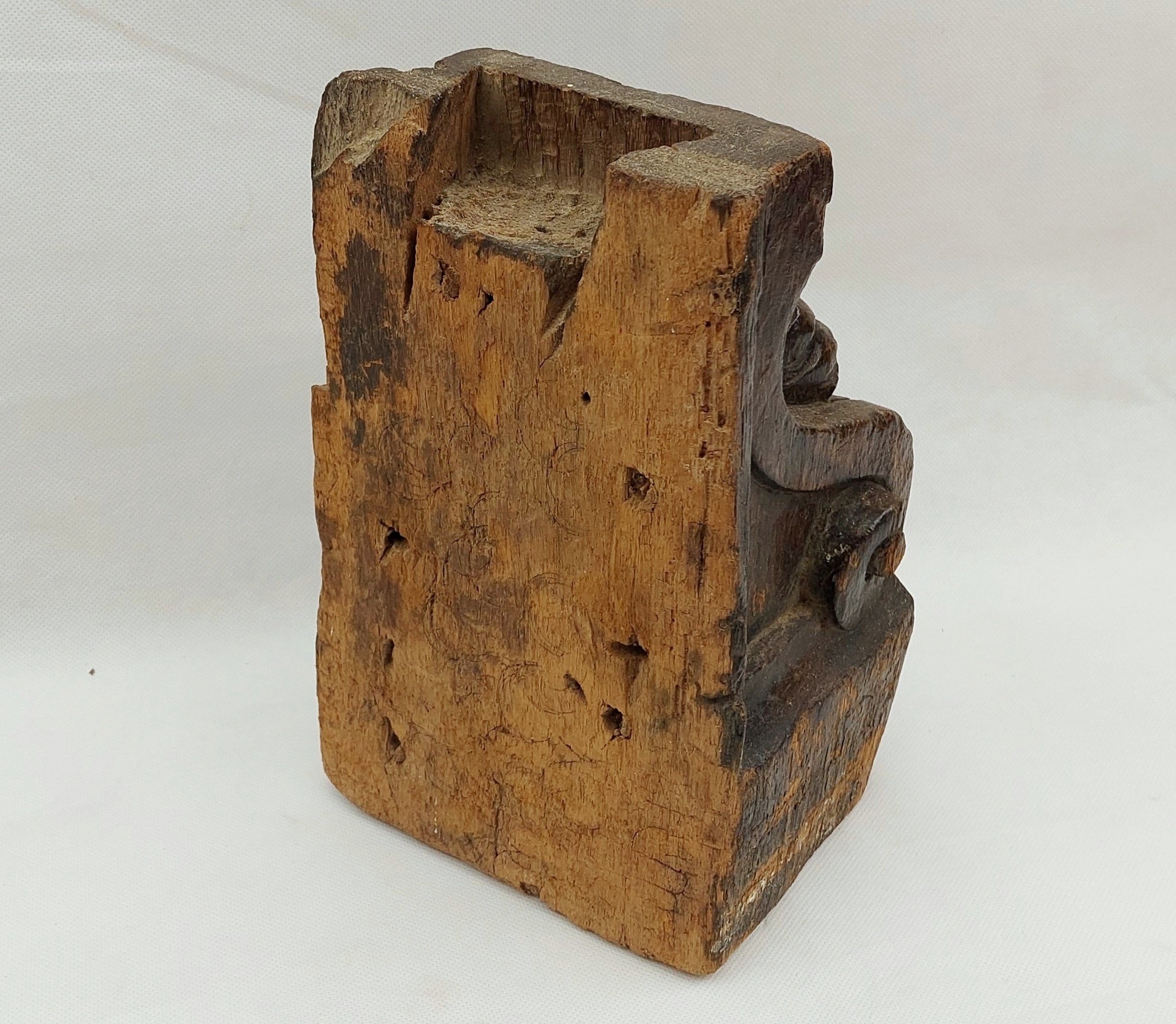 Pair Of 17th Century Oak Corbels With Carved Faces - Image 3