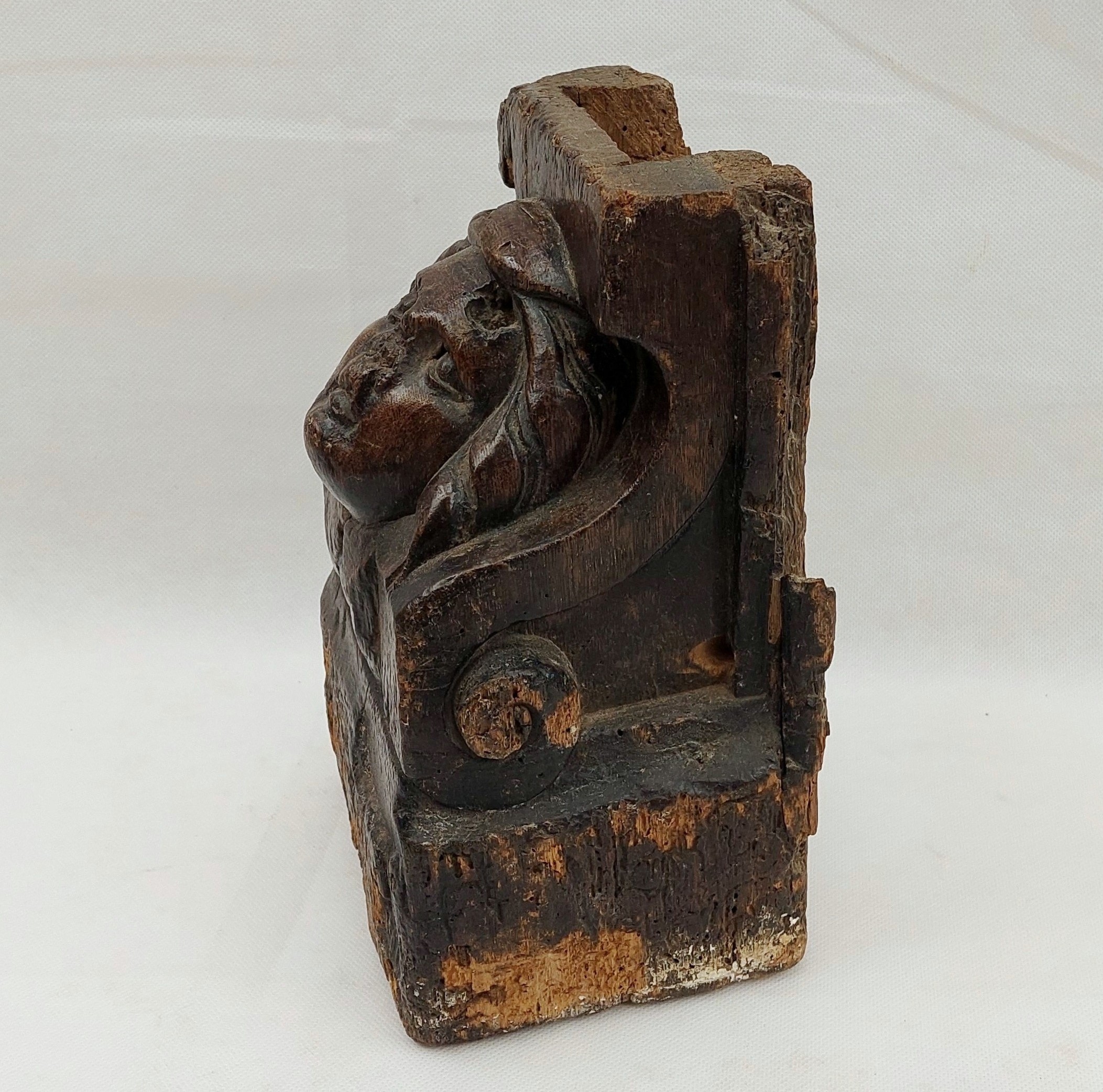 Pair Of 17th Century Oak Corbels With Carved Faces - Image 9