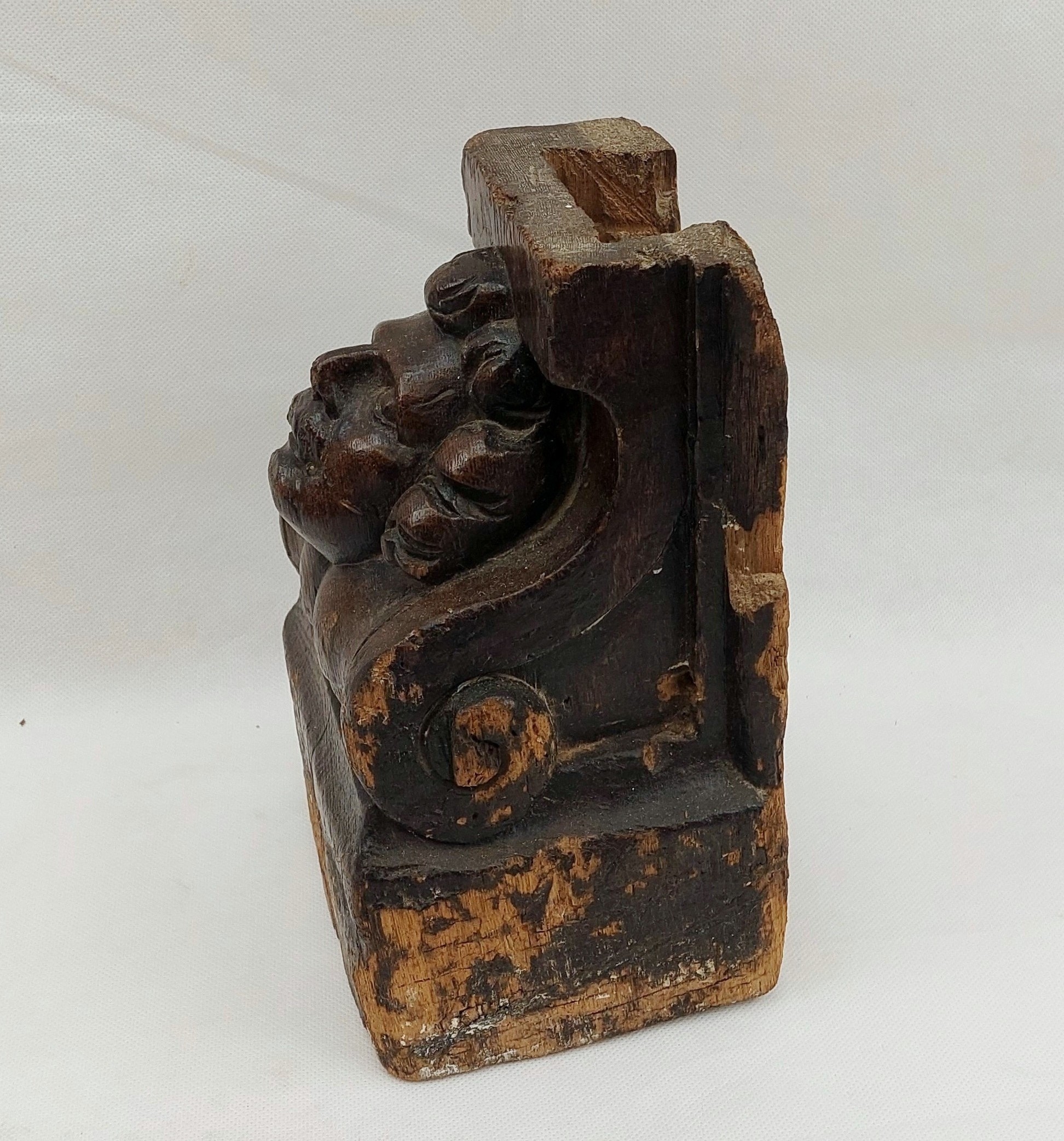 Pair Of 17th Century Oak Corbels With Carved Faces - Image 5