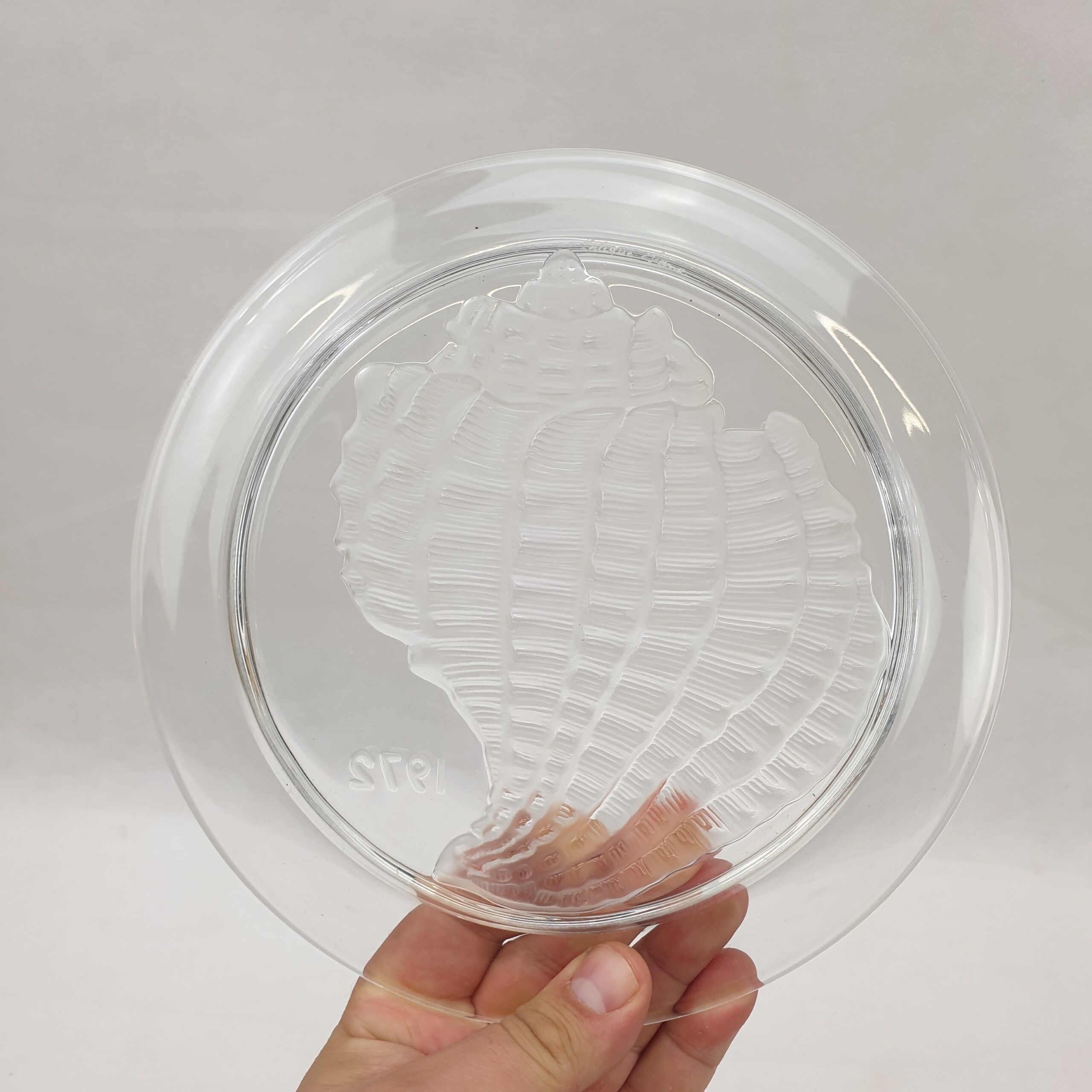 Pair Of Lalique 1972 Shell Plates Etched Lalique France - Image 3