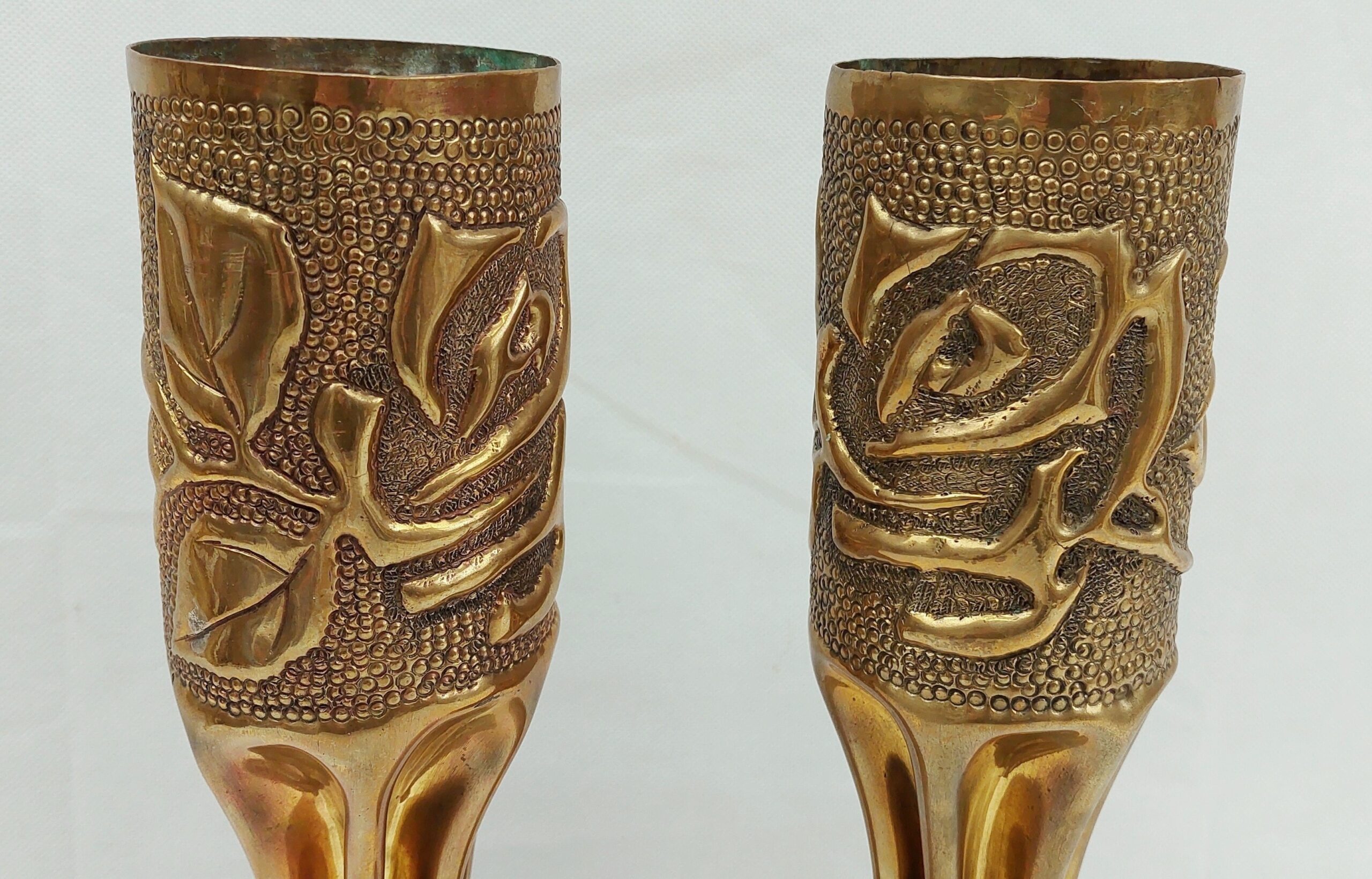 Pair Of WW1 German 1914/15 75mm Trench Art Shell Cases With Stylised Roses - Image 10