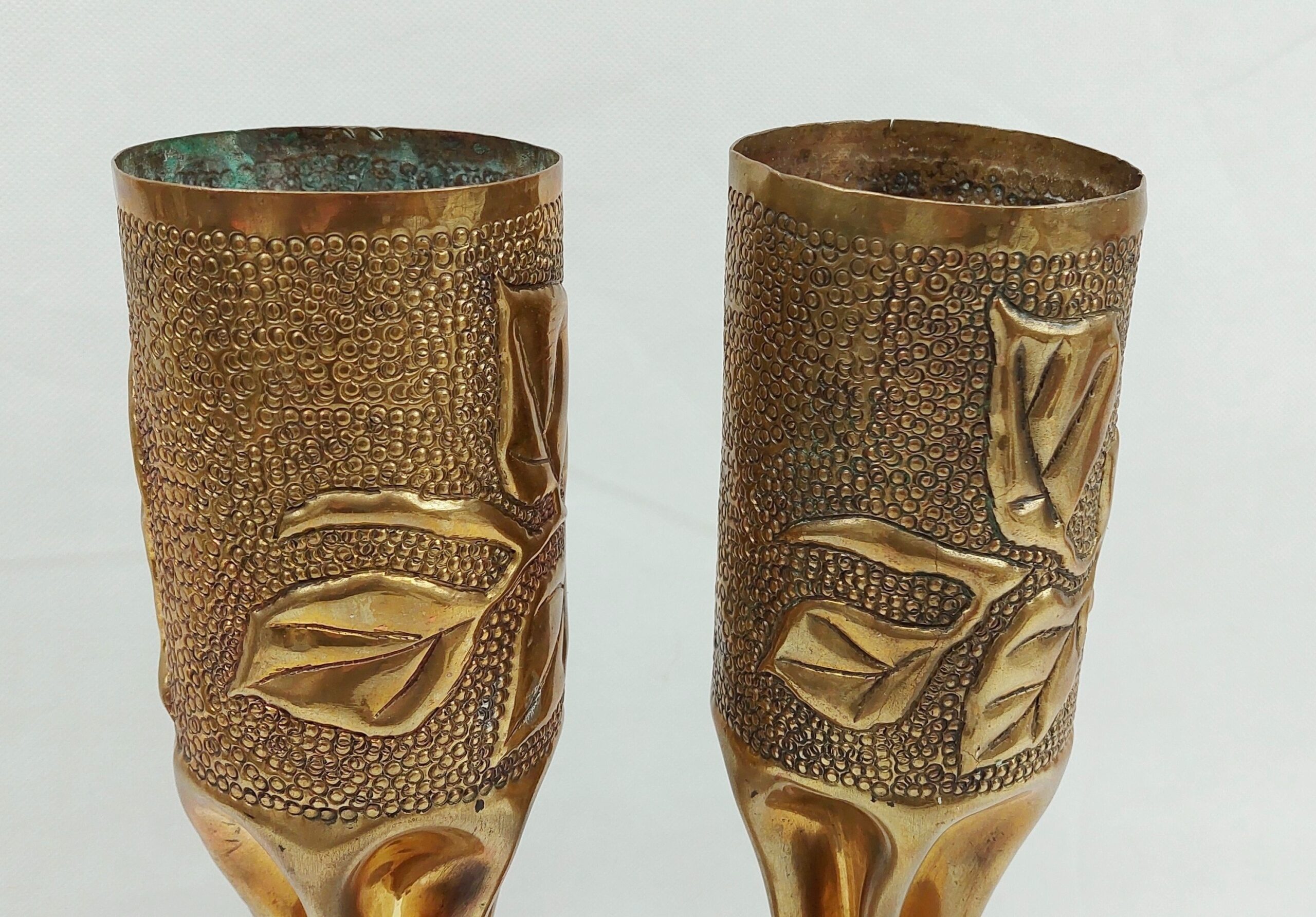 Pair Of WW1 German 1914/15 75mm Trench Art Shell Cases With Stylised Roses - Image 8