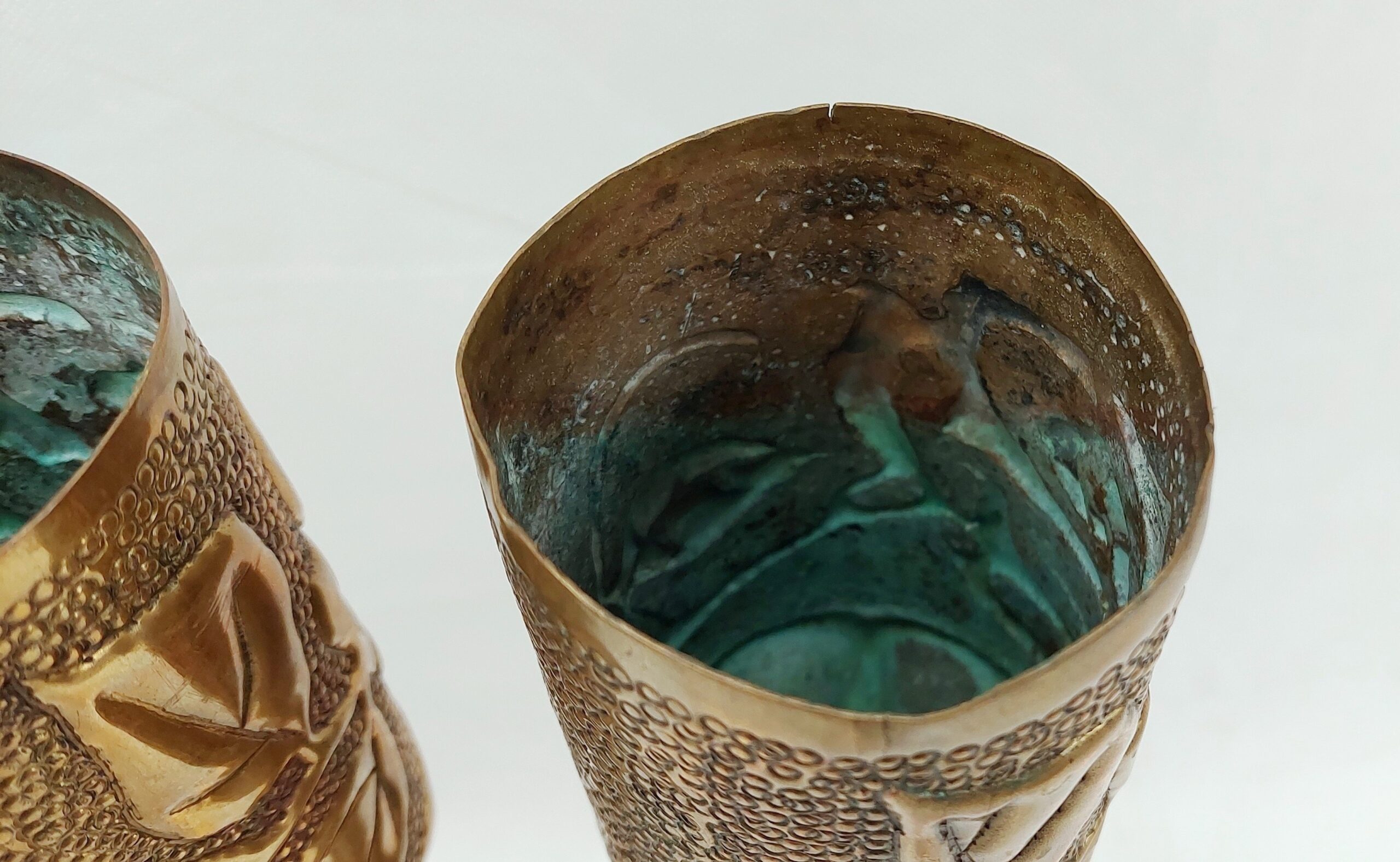 Pair Of WW1 German 1914/15 75mm Trench Art Shell Cases With Stylised Roses - Image 6