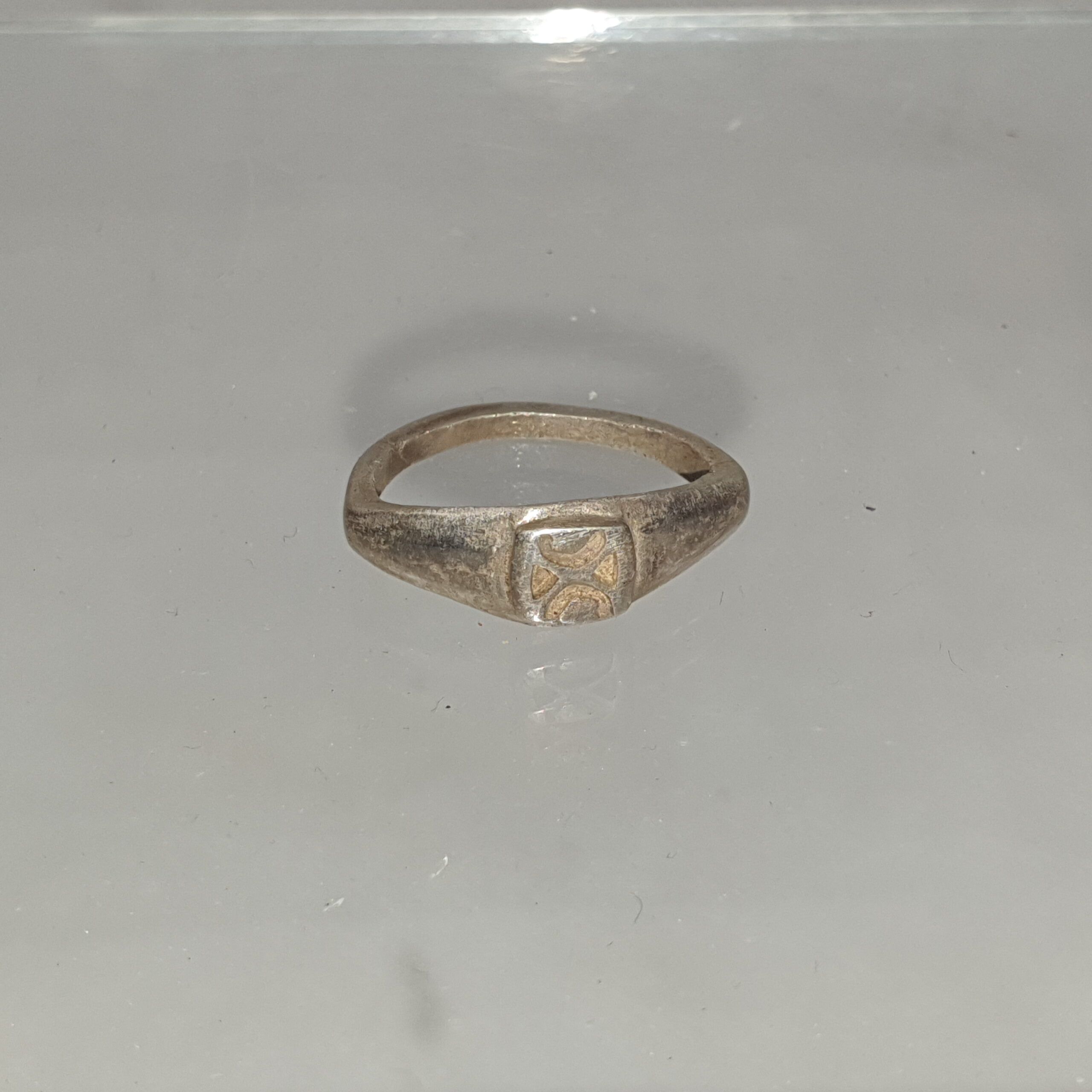 Silver Roman Ring With X To The Centre - Image 5