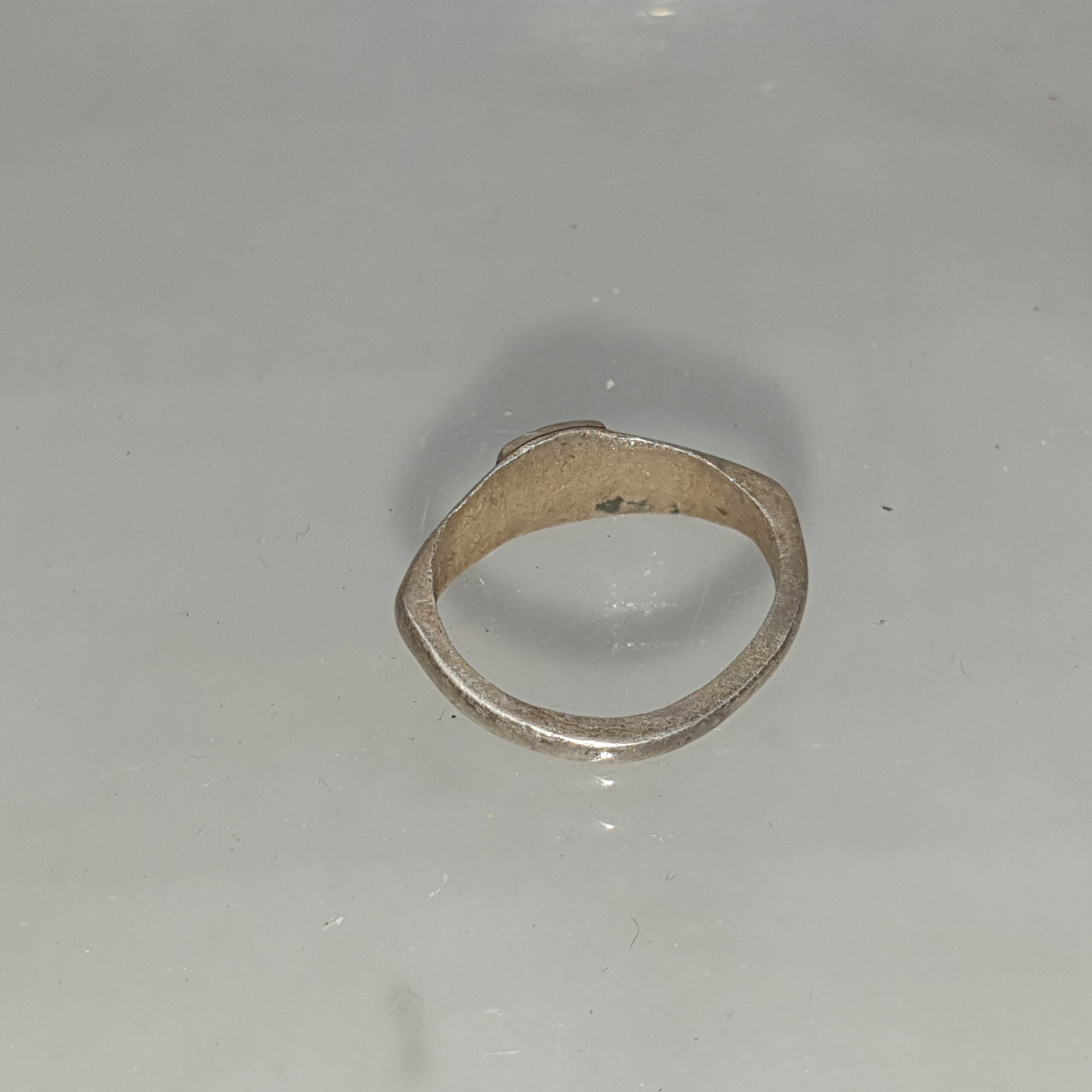 Silver Roman Ring With X To The Centre - Image 4