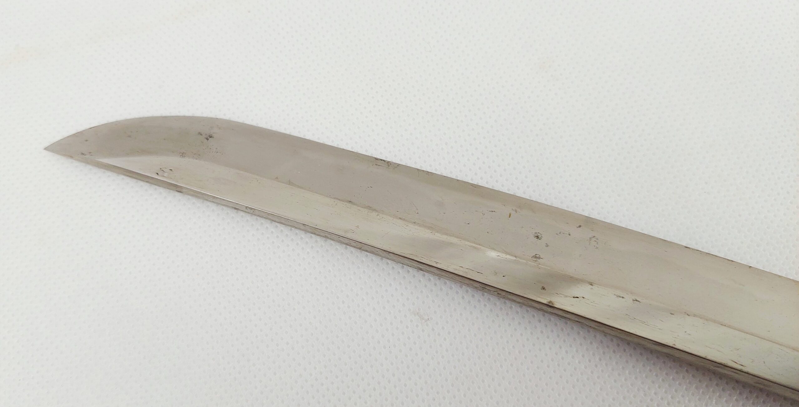 Fine Quality Circa 1550 Japanese Wakizashi With Two Hole Tang And Black Lacquered Scabbard - Image 10